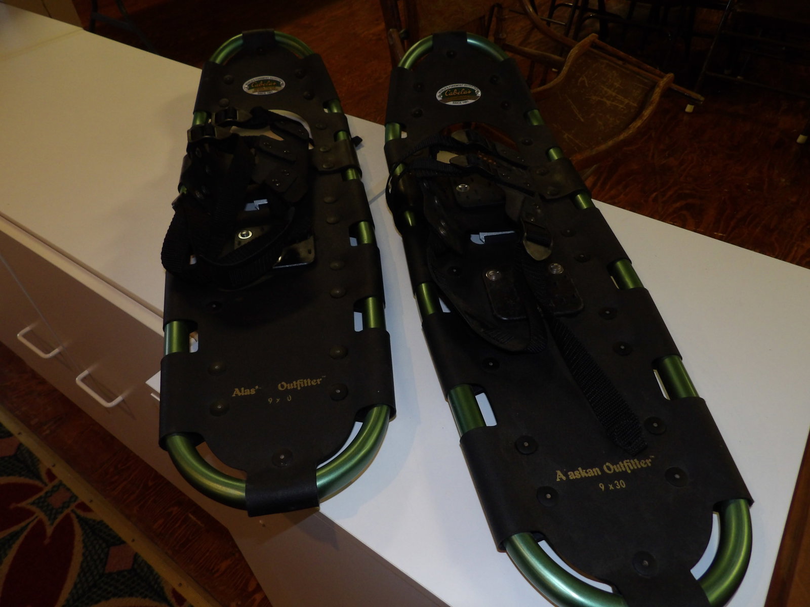 Cabela's Alaskan Outfitter 9x30 Aluminum Frame Snowshoes: Cabela's Alaskan Outfitter 9x30 Aluminum Frame Snowshoes. Never worn. Along with LiveShip (handled by LiveAuctioneers), we also can have a local shipper package and ship your purchases. Just choose