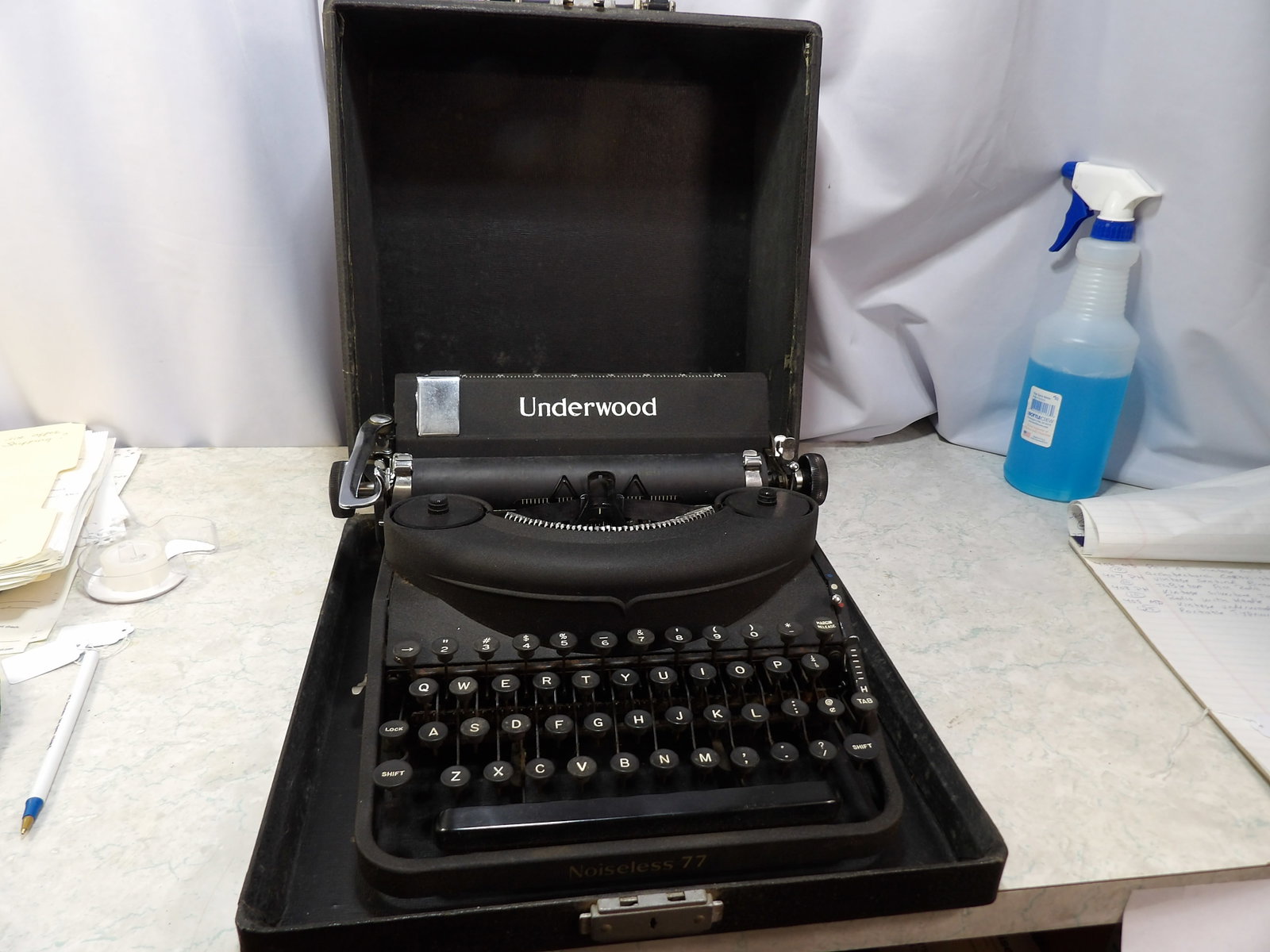 Vintage Underwood Noiseless #77 Portable Typewriter (1 of 4)
