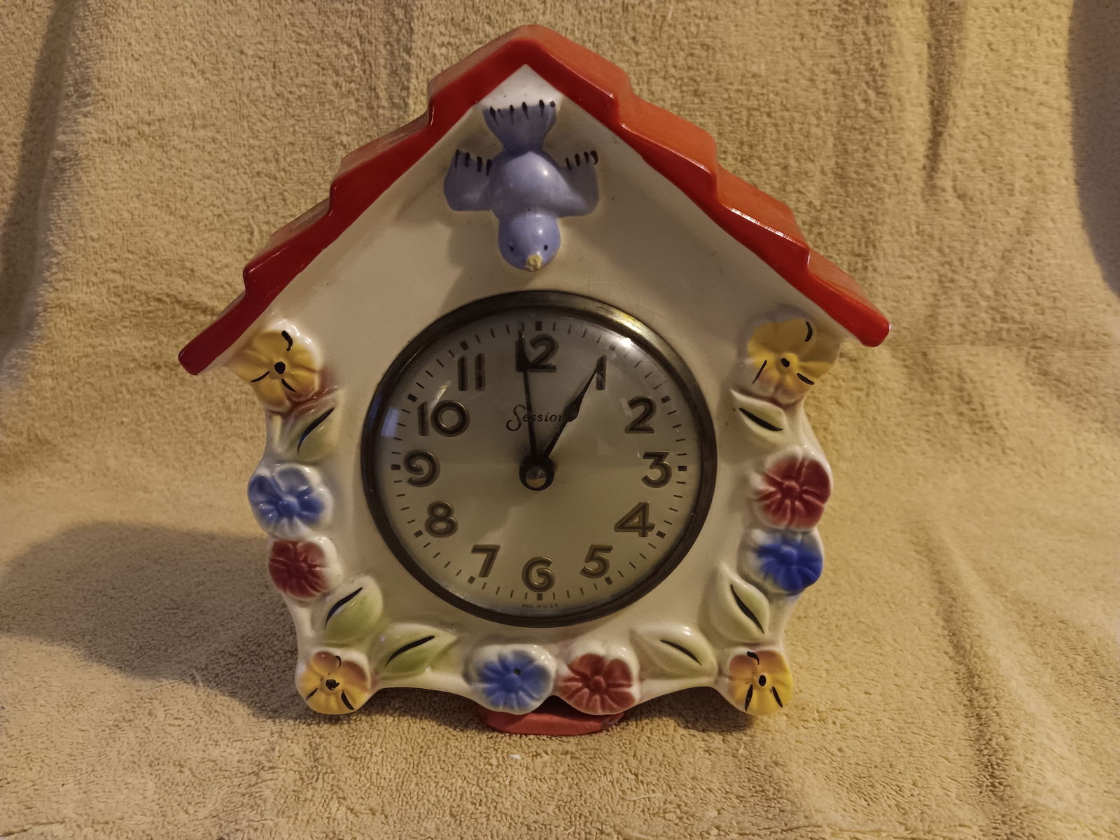 Old Vintage Ceramic Bird House 8 1/2" Tall Wall Clock By Sessions 1936 Not Working No Cord "I Do In-: Up for auction is a old vintage wall clock it is a ceramic Bird House 8 1/2" tall by 7 3/4" wide made by Sessions New Haven Connecticut in 1936. On the back of the Clock it is marked ( patented In USA