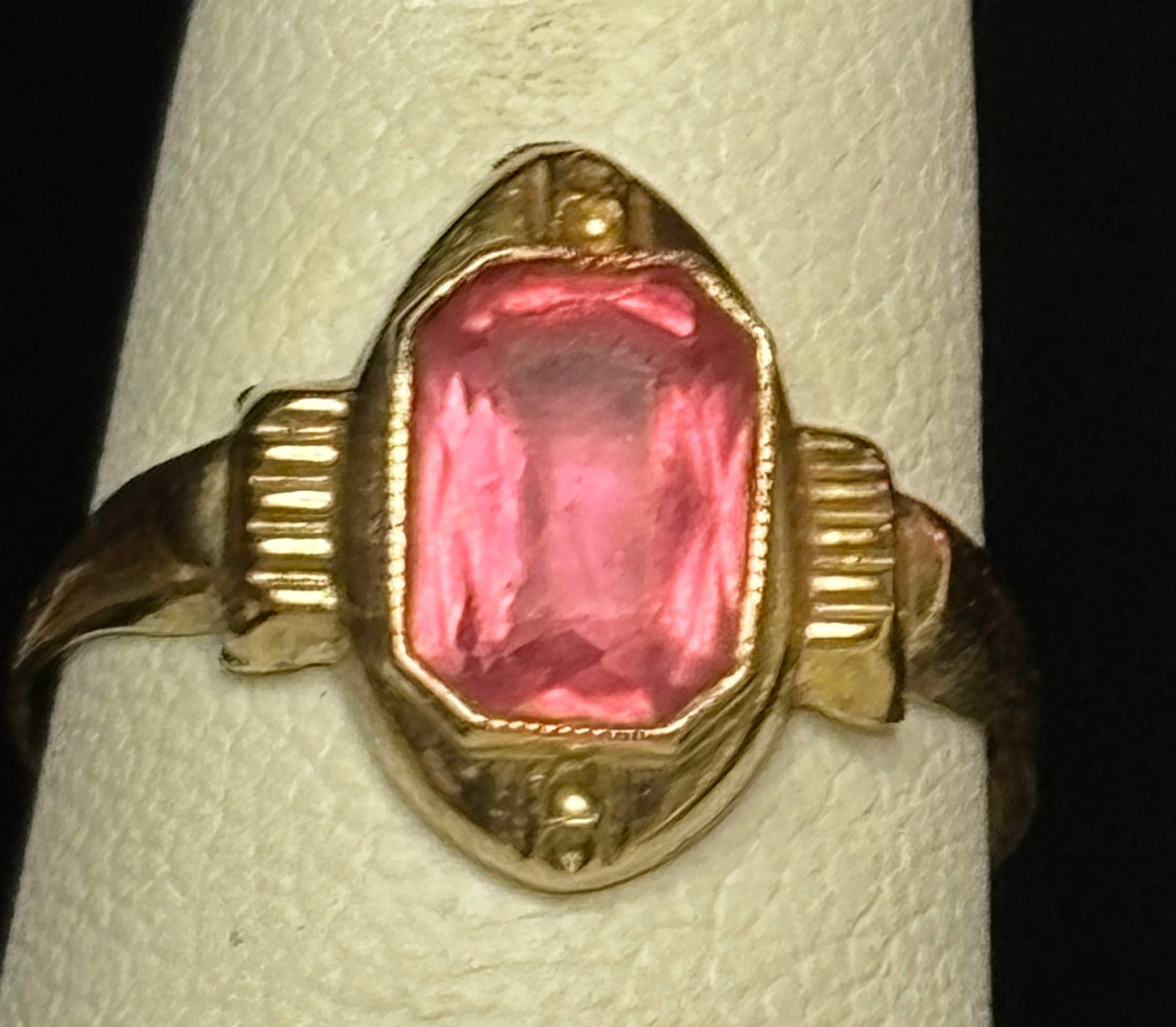Gold Ring: 10k Gold ring w Pink Quartz. size 5