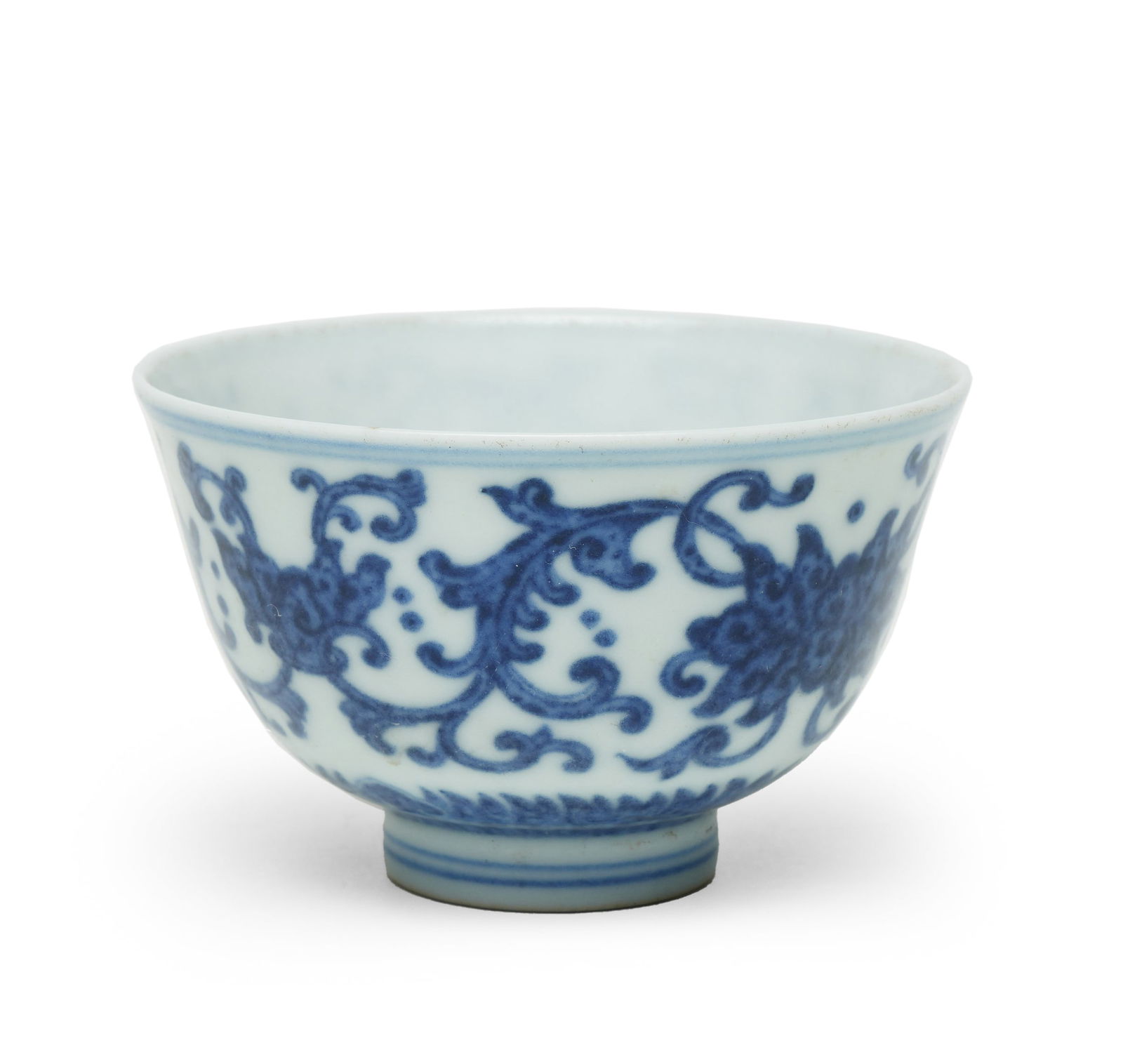 Qing Qianlong Period Blue and White Cup with Interlocking Floral Scrolls (1 of 8)