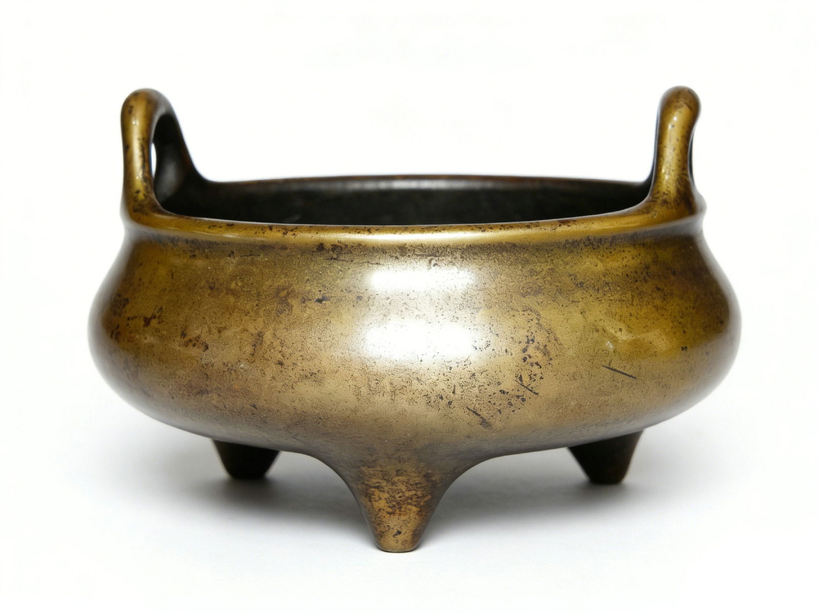 Qing Dynasty Bronze Tripod Censer with Upright Handles: H:7cm W:10cm This is a Qing Dynasty bronze tripod censer with upright handles (marked "Xuande Nian Zhi"), a fine archaistic bronze censer. Cast from fine bronze, it has a heavy body, ancient color,