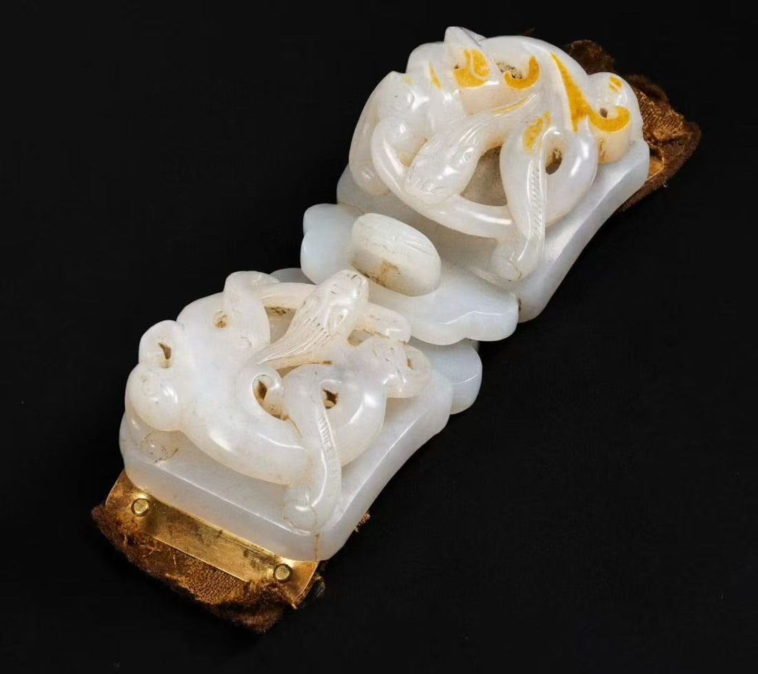 Ming Dynasty White Jade Belt Buckle with Dragon-and-Cloud Patterns (Set with Gilt Fittings) - 2