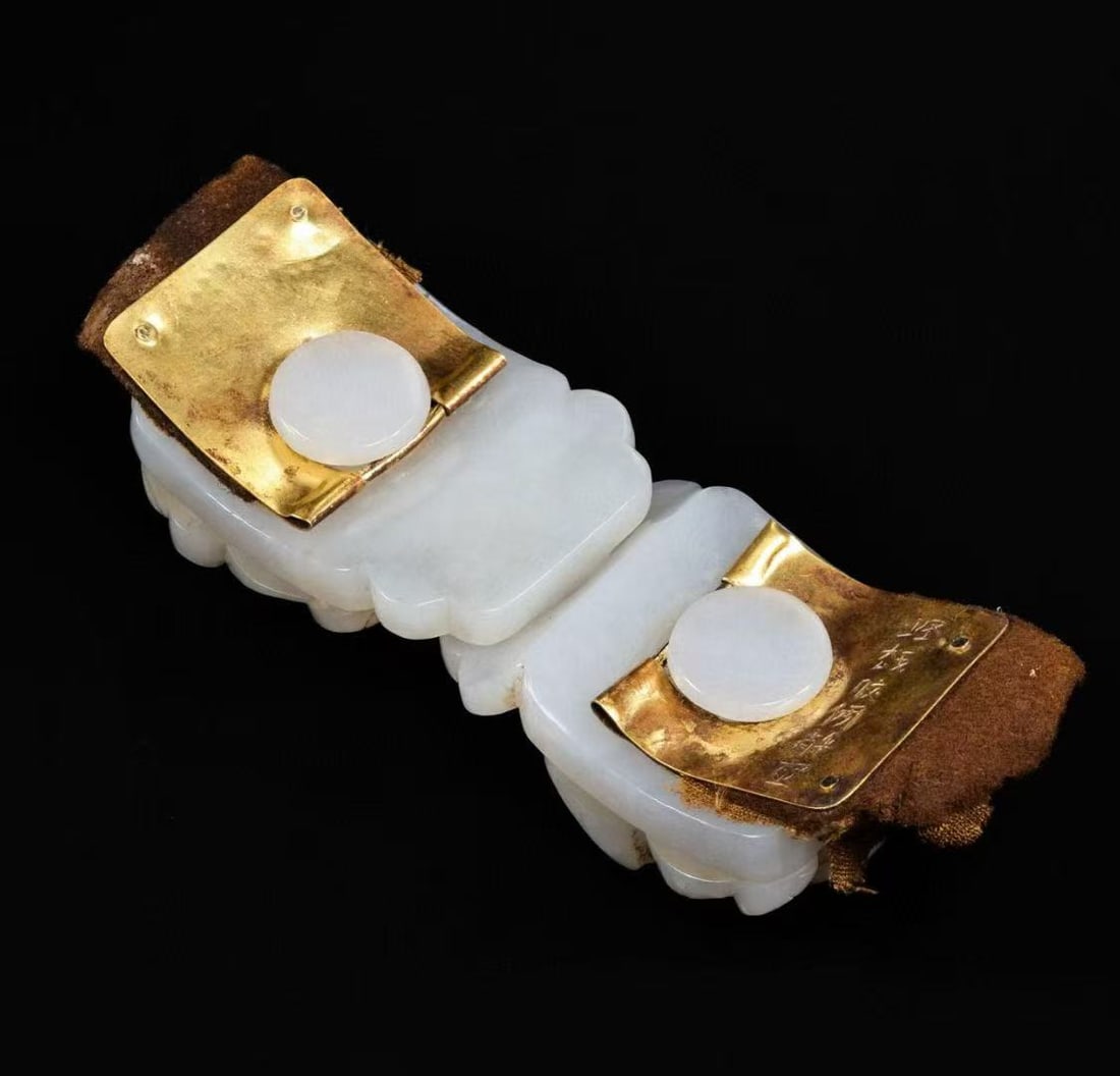 Ming Dynasty White Jade Belt Buckle with Dragon-and-Cloud Patterns (Set with Gilt Fittings) - 4