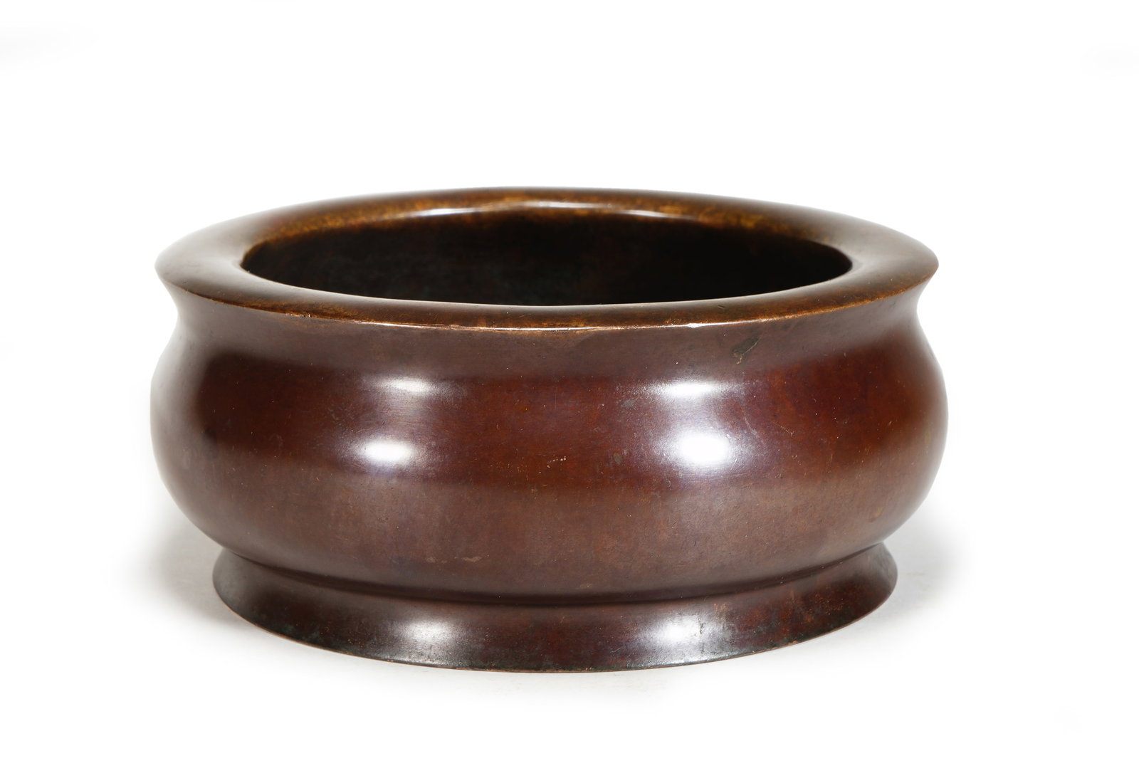 Ming Xuande Bronze Censer: H:6.5cmW:15cm This is a plain bronze censer with ring foot from the Xuande period of the Ming Dynasty, marked "Supervised in the 5th Year of Xuande, Ming Dynasty, Made by Wu Bangzuo, Official of the