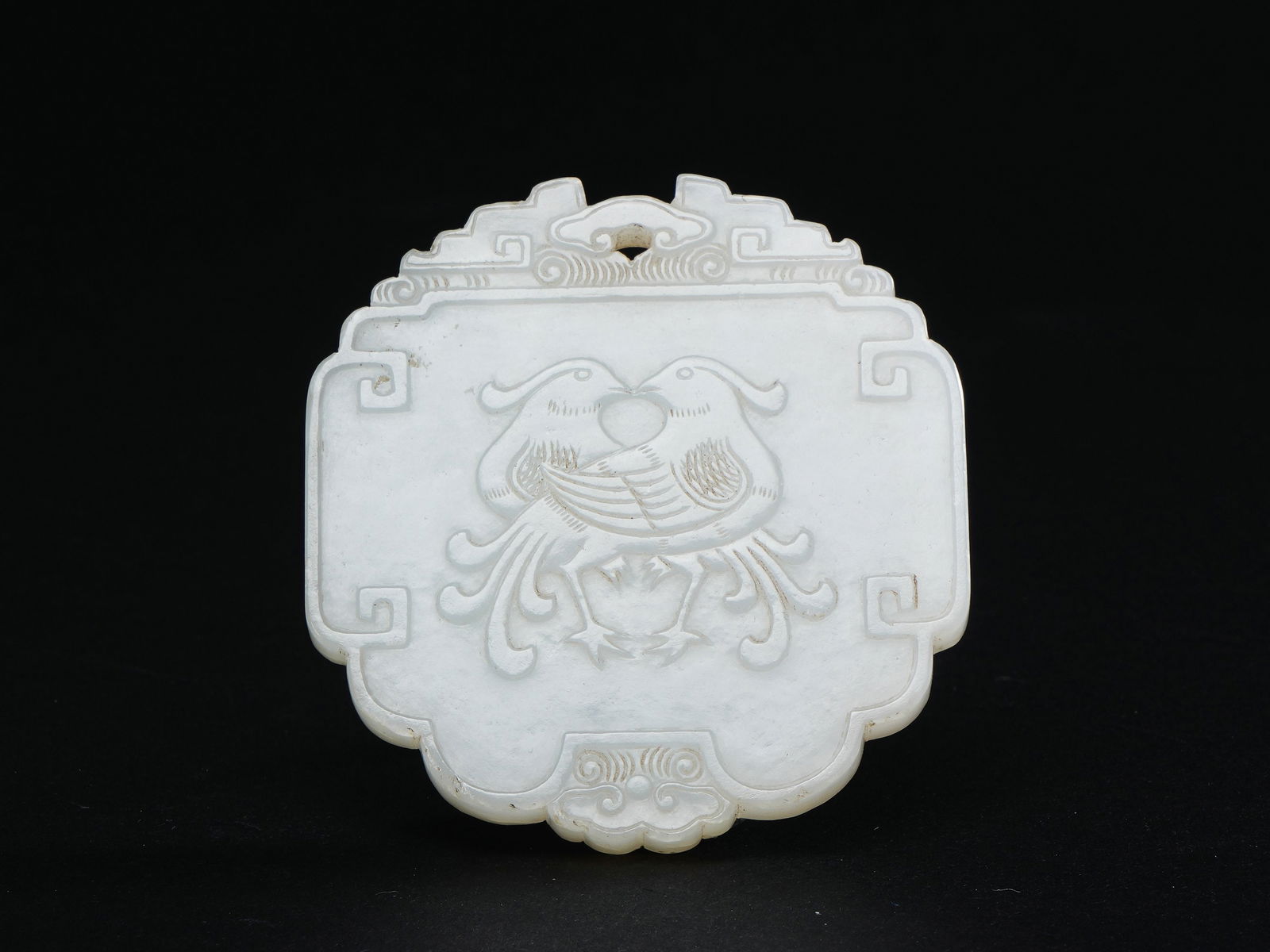 Qing Qianlong Period Hetian White Jade Plaque with Double Birds Holding Pearl Pattern - 2