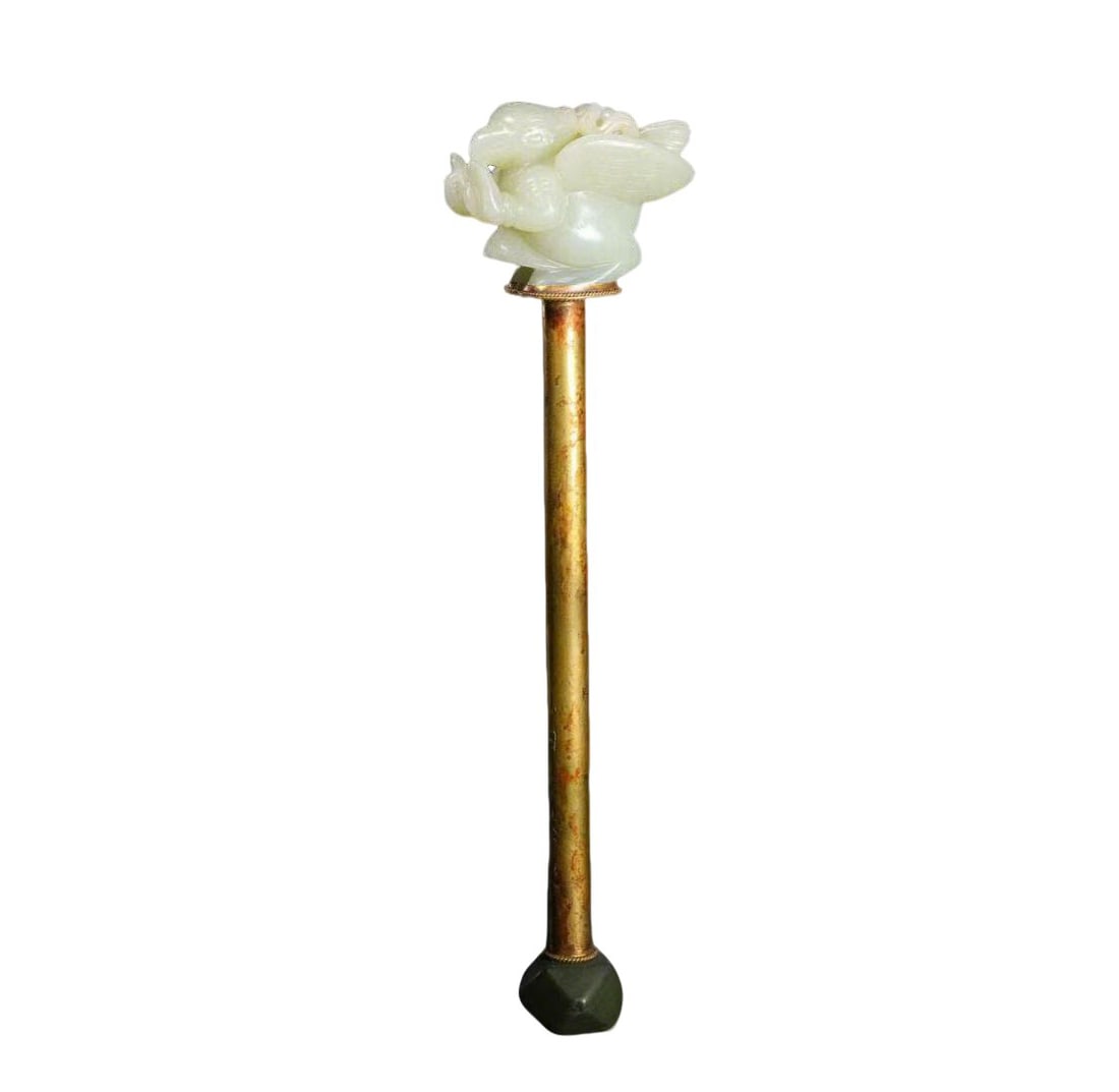 Liao Dynasty White Jade Scepter Finial with Auspicious Beast Patterns and Gilt Shaft: H:19.5cm W:5cm Weight:99g This is a Liao Dynasty white jade scepter finial with auspicious beast patterns and a gilt shaft, used as a scholar’s implement or ritual object. The finial is carved