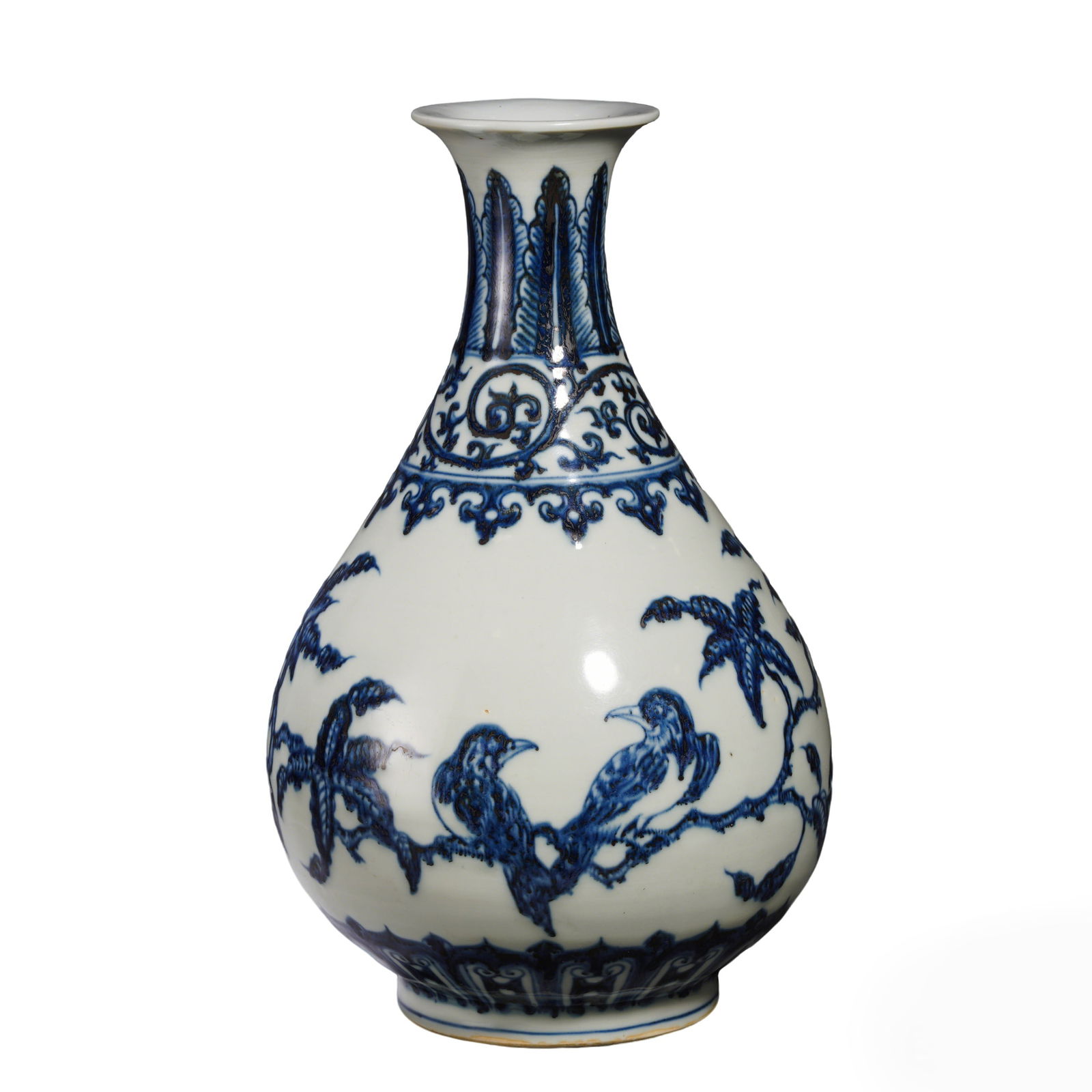 Ming Dynasty Blue and White Yuhuchun Vase: H:32cm This is a Ming Dynasty blue and white Yuhuchun vase, thrown and fired from fine porcelain clay. The body is solid and white, the glaze is luminous with a bluish tint, and the blue and white pig