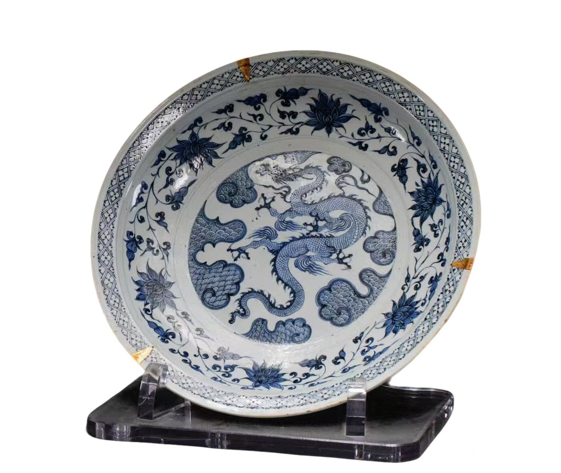 Yuan Dynasty Blue and White Charger with Dragon and Cloud Patterns: D:44cm This is a Yuan Dynasty blue and white charger with dragon and cloud patterns, a classic Yuan blue and white decorative piece. Fired from fine porcelain clay, the body is solid with a bluish-whi