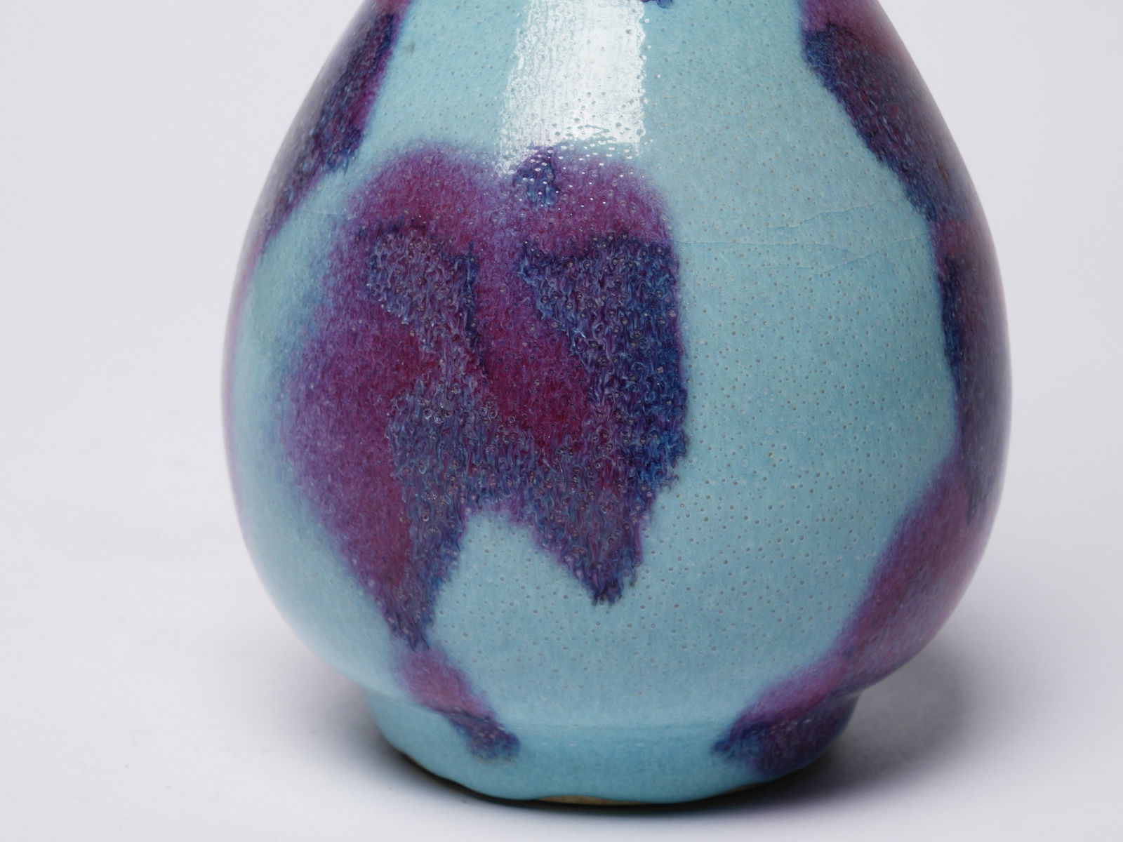 Song Dynasty Junyao Sky-Blue Glazed Long-Necked Vase with Purple Splashes - 6