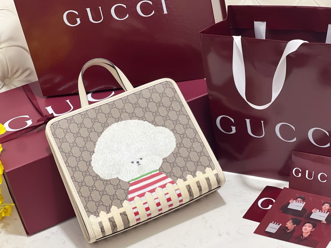 Gucci Tote: Gucci Tote shopping bag dimensions: 25 x 28.5 x 11 cm We offer in house shipping for all items, our cooperative logistics services provider expertly handles both domestic and global consolidated shipp