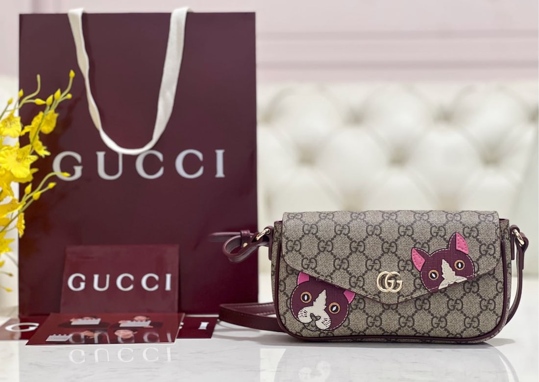 GUCCI: GUCCI limited edition crossbody bag dimensions: 22x13x4cm We offer in house shipping for all items, our cooperative logistics services provider expertly handles both domestic and global consolidated s