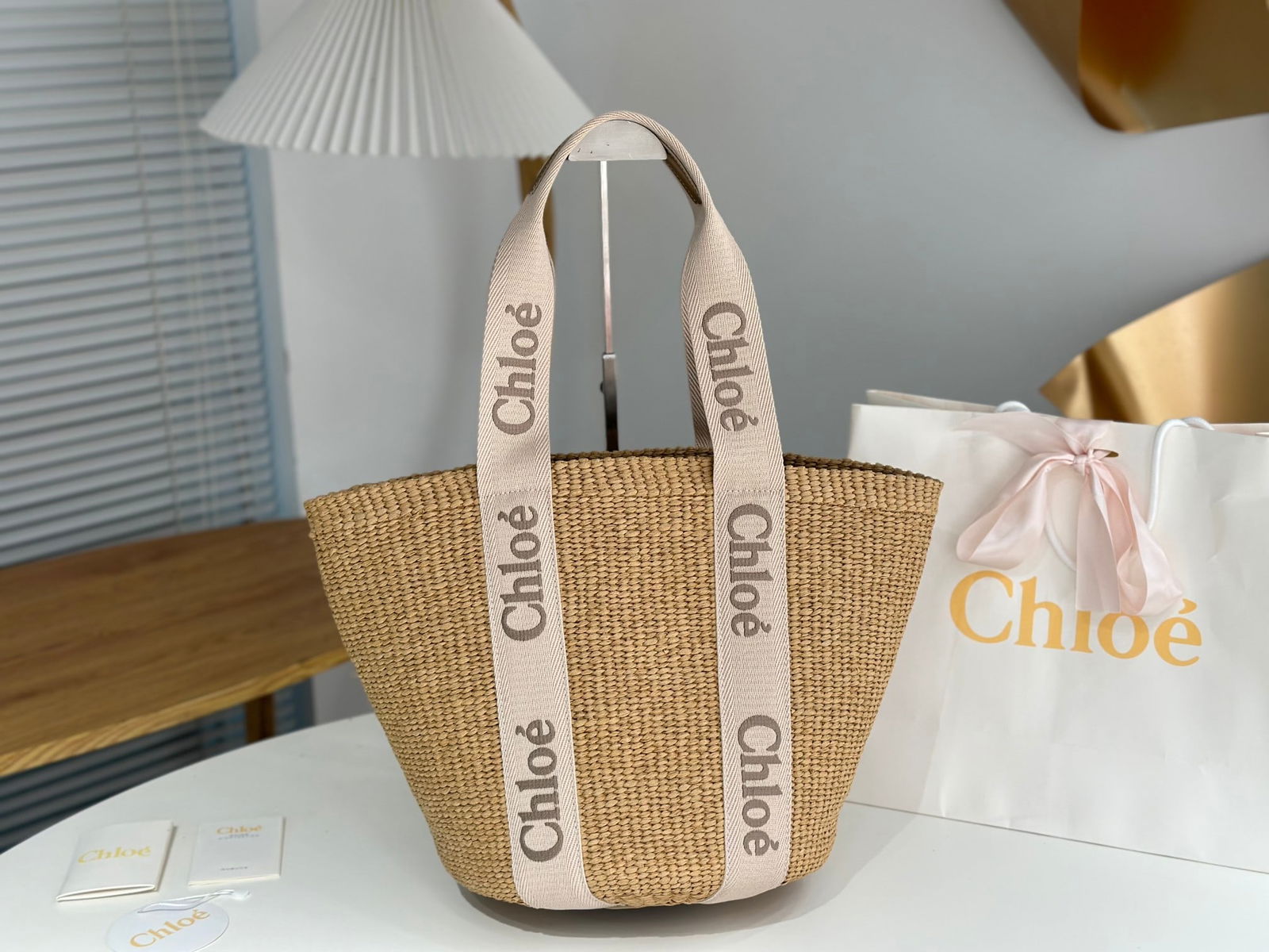Chloe Woody: Chloe Woody Straw Bucket Bag (Rouge Pink) Chloe Woody's most beautiful straw bag, a light pink pure cotton ribbon with an embroidered logo, exuding a casual yet gentle charm. Beach bag (exclusive gift