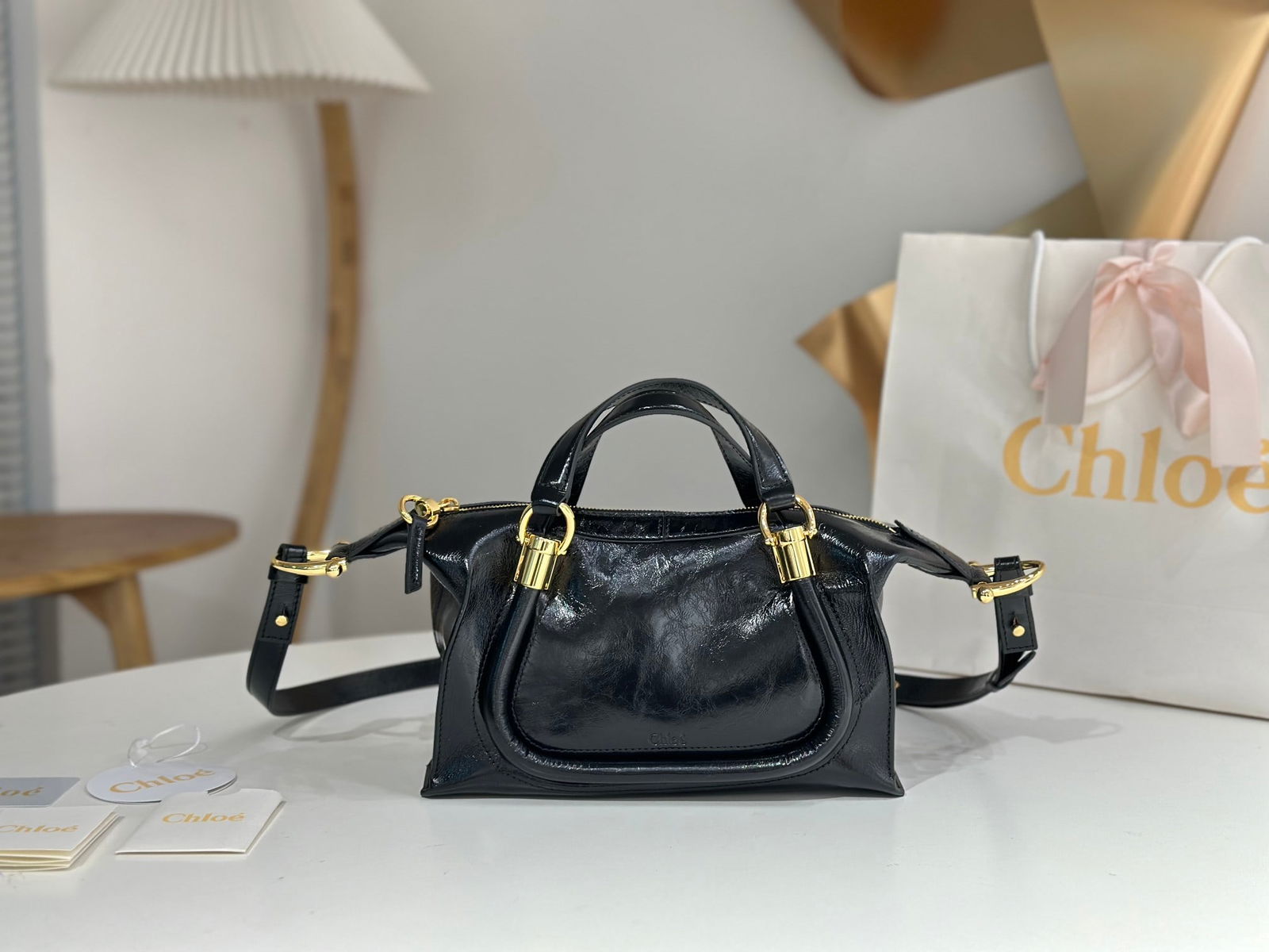Chloe Parady: Chloe's classic Paraty 24 makes a comeback, drawing inspiration from Chloe's past designs. It combines sharp lines with rounded curves, crafted from supple, glossy leather and exquisite gold hardware