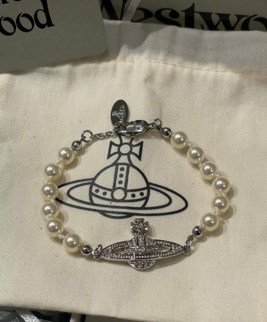 Vivienne Westwood bracelet: The Vivienne Westwood bracelet is elegant, sophisticated, and exquisitely crafted, exuding youthful energy. It's instantly captivating with its beautiful color combination. We offer in house shipping