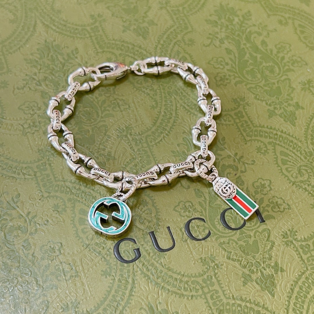 GUCCI bracelet: Gucci bracelets are a classic choice for pairing with any outfit. We offer in house shipping for all items, our cooperative logistics services provider expertly handles both domestic and global consol