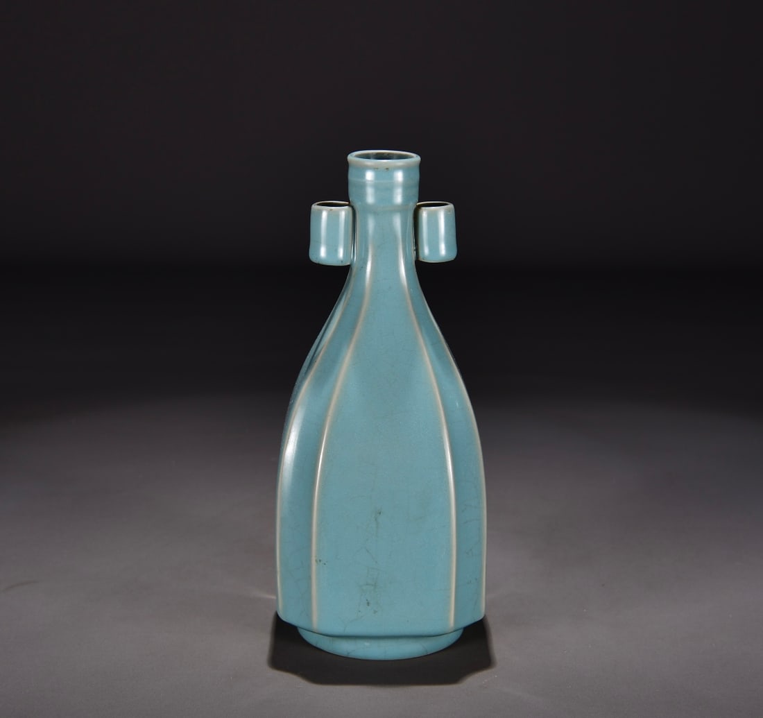 Formerly in the collection of a Song Dynasty Ru ware celadon square vase with rolled handles: A Song Dynasty Ru ware celadon square vase with rolled handles, formerly in my collection! Dimensions: Height 22 mm, Width 10 mm Provenance:From an old private estate in Paris, France. The private col