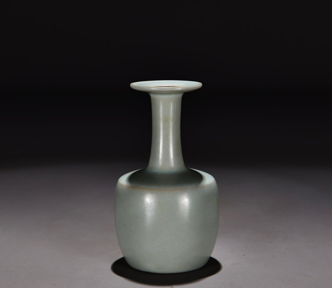 Formerly in the collection of a Song Dynasty Ru ware celadon paper cone-shaped vase: A Song Dynasty Ru ware celadon-glazed paper cone-shaped vase, formerly in my collection! Dimensions: Height 15 cm, Width 8 cm. Provenance:Private collection, Hamburg, Germany. Our cooperative logistic