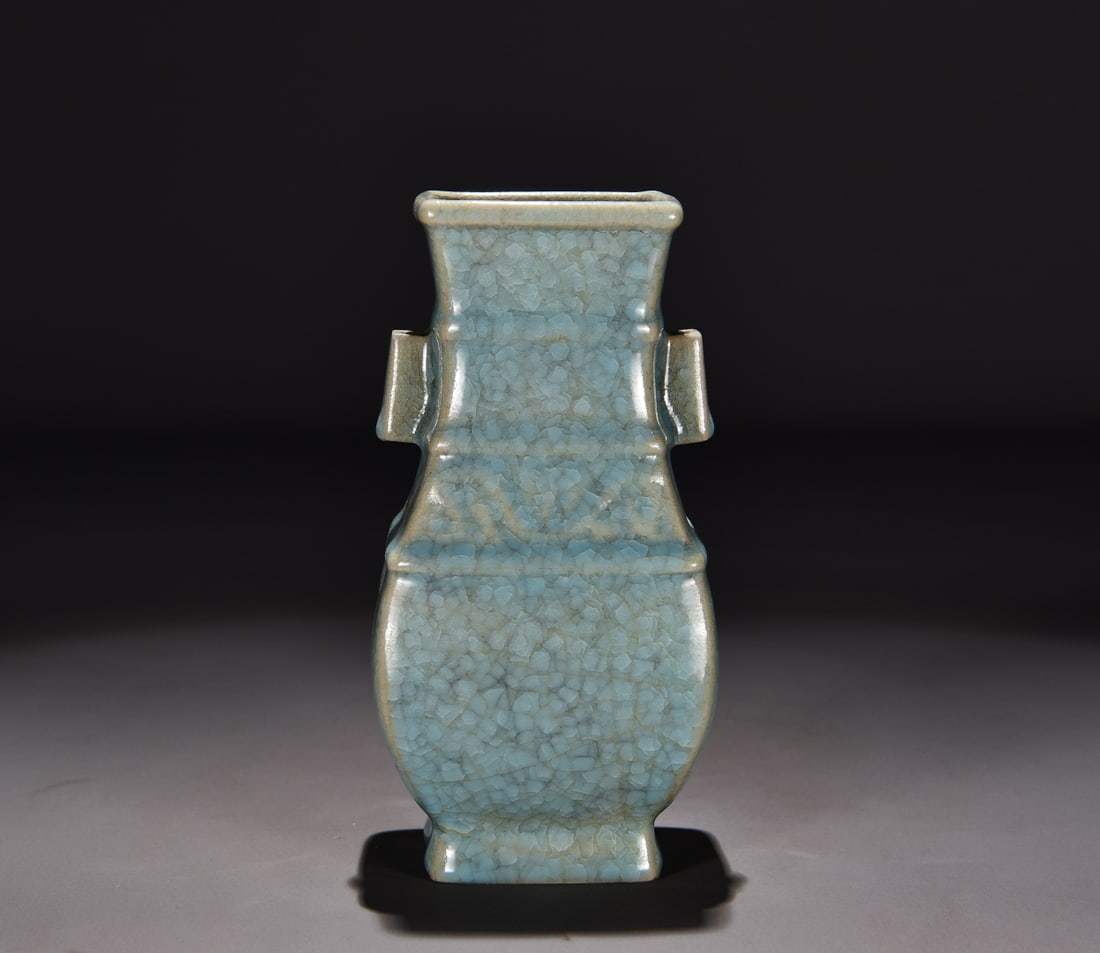 Formerly in the collection of a Song Dynasty Ru ware celadon vase with tubular handles: A Song Dynasty Ru ware celadon vase with tubular handles, formerly in my collection! Dimensions: Height 21 cm, Width 11 cm. Provenance:Private collection, Hamburg, Germany. Our cooperative logistics s
