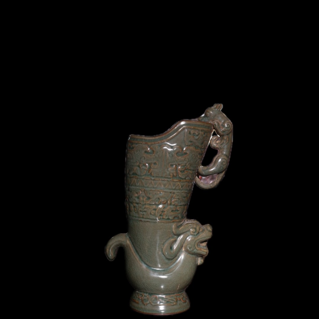 Song Dynasty Yue ware celadon porcelain fish-shaped dragon throne, wishing for a son to succeed,: Song Dynasty Yue ware celadon porcelain fish-shaped dragon throne, wishing for a son to succeed, dragon cup, hereditary title Provenance:Private collection, Geneva, Switzerland. Our cooperative logist