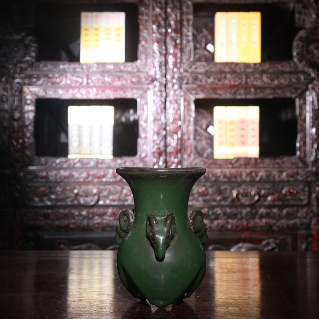 Song Dynasty Longquan kiln monochrome glazed celadon porcelain, three-ram zun-shaped vase, antique: Song Dynasty Longquan kiln monochrome glazed celadon porcelain, three-ram zun-shaped vase, antique porcelain. Provenance:Private collection from a professor in University of Leuven. Our cooperative lo