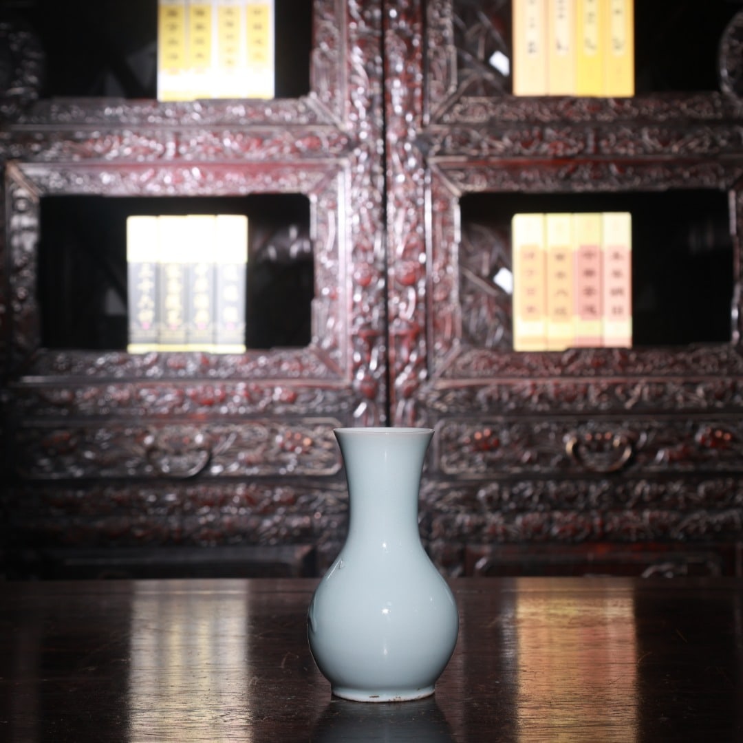 Song Dynasty Hutian Kiln celadon vase with relief plum blossom design, long-necked bottle: Song Dynasty Hutian Kiln celadon vase with relief plum blossom design, long-necked bottle Provenance:Private collection, Vienna, Austria. Our cooperative logistics services provider expertly handles b