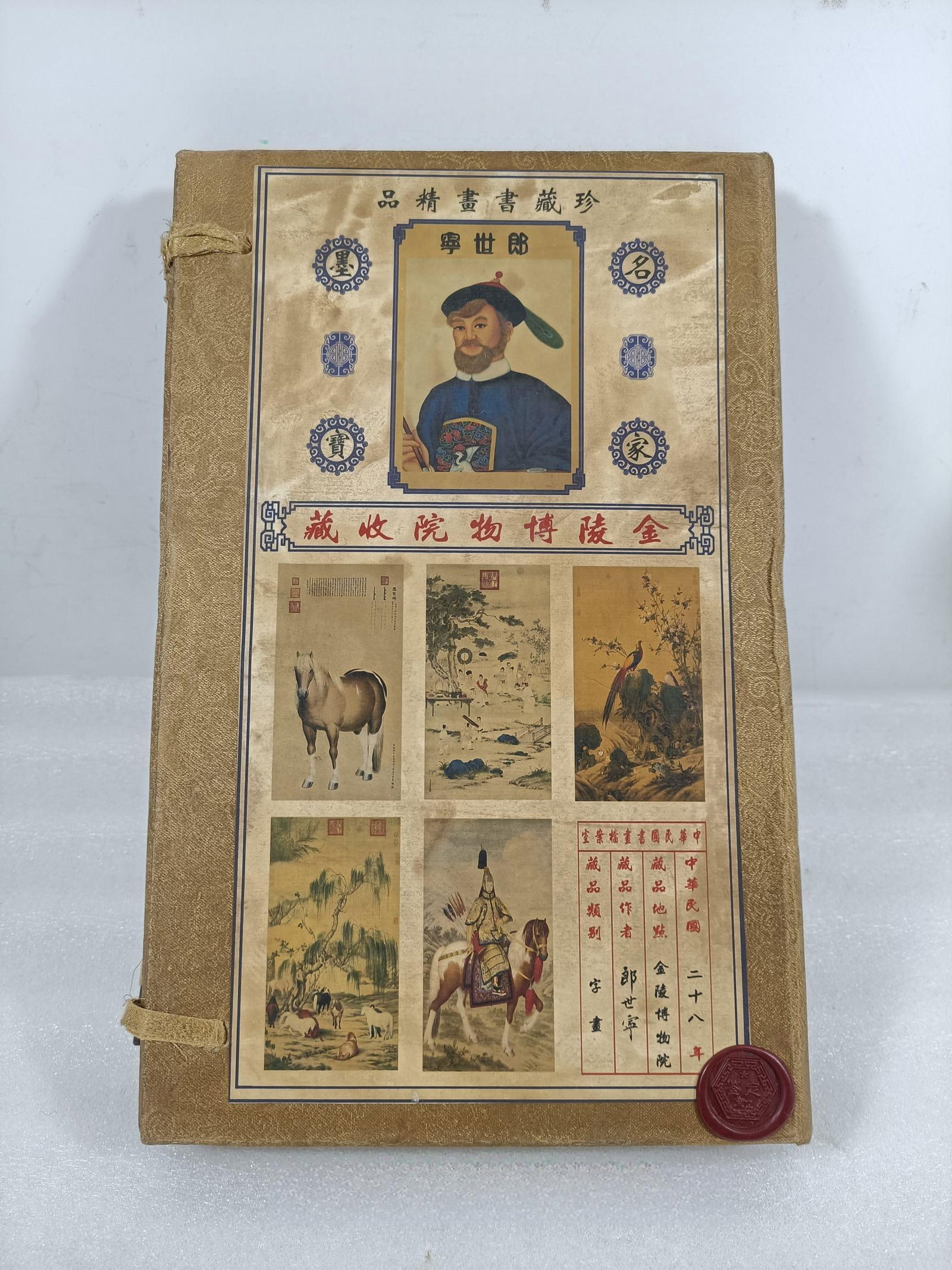 Old Collection of Hand painted Albums: An old, well preserved hand painted album with clear images; 29 cm long, 19 cm wide, and 4 cm thick. Provenance:Private collection from a professor in University of Leuven. Our cooperative logistics s