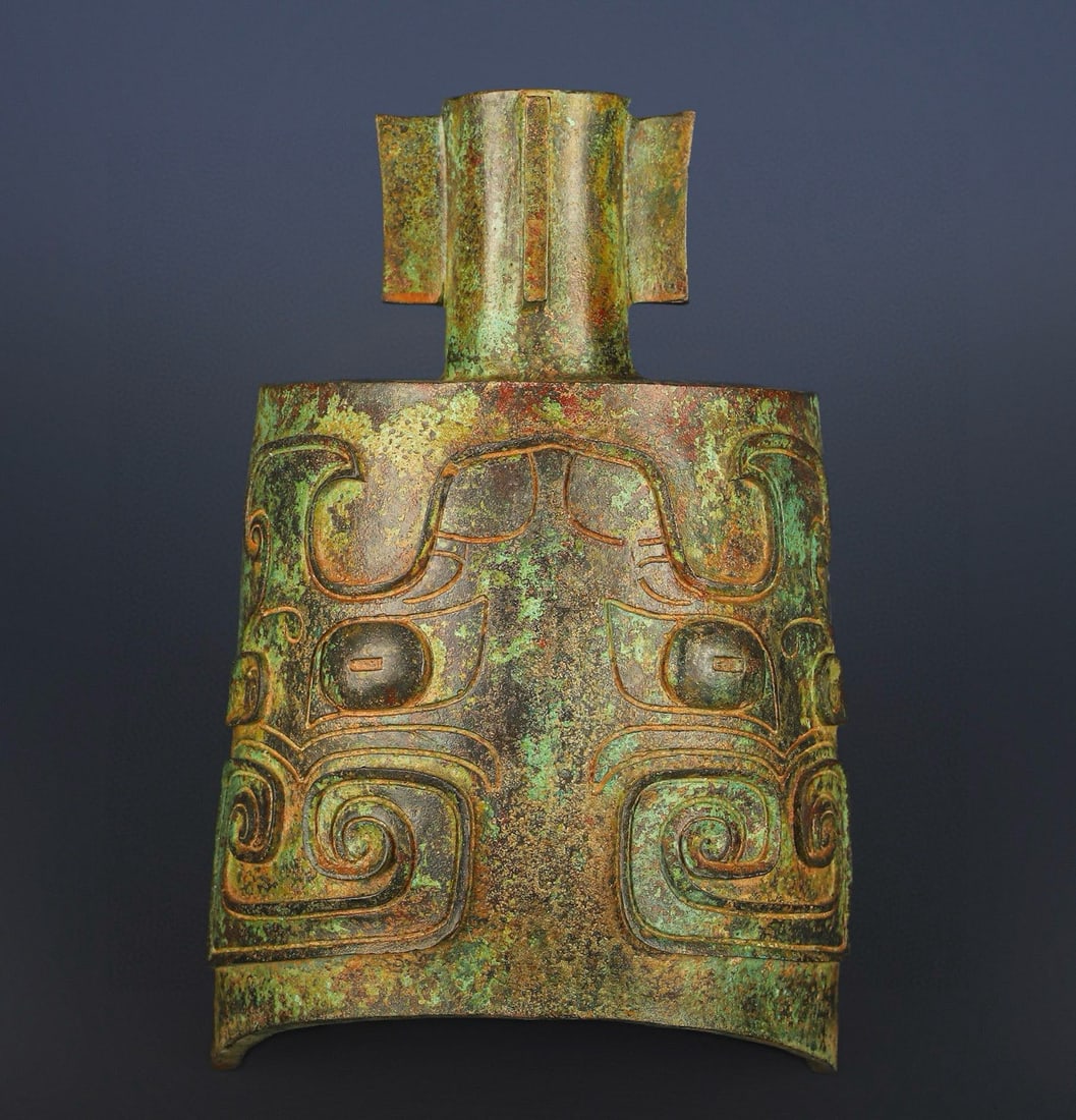 Bronze cymbals: Western Zhou bronze nao (a type of ancient Chinese percussion instrument) weighs 3100 grams, is 19 centimeters long, and is 29 centimeters high. Provenance:Private collection from a professor in ESC R