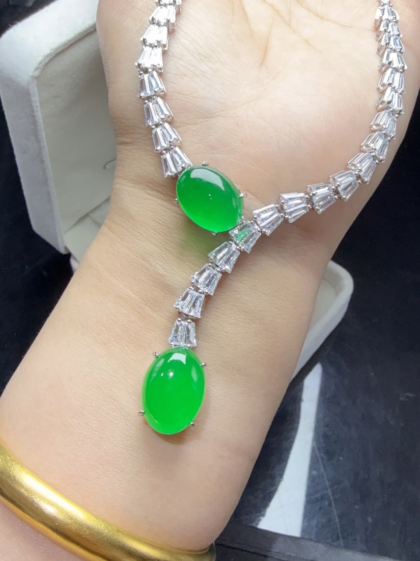A jadeite necklace made of icy green jadeite. (1 of 9)