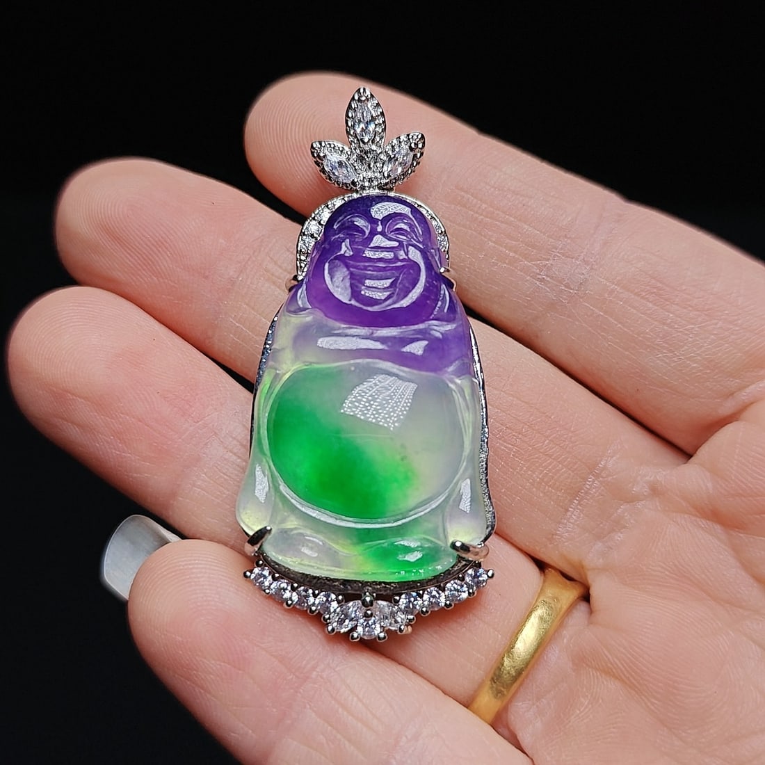 Jade Maitreya Buddha Pendant: Jadeite Maitreya Buddha pendant, the material is icy and translucent, details as shown in the picture. Provenance:from a private collector in Bucharest, Romania. Our cooperative logistics services pro