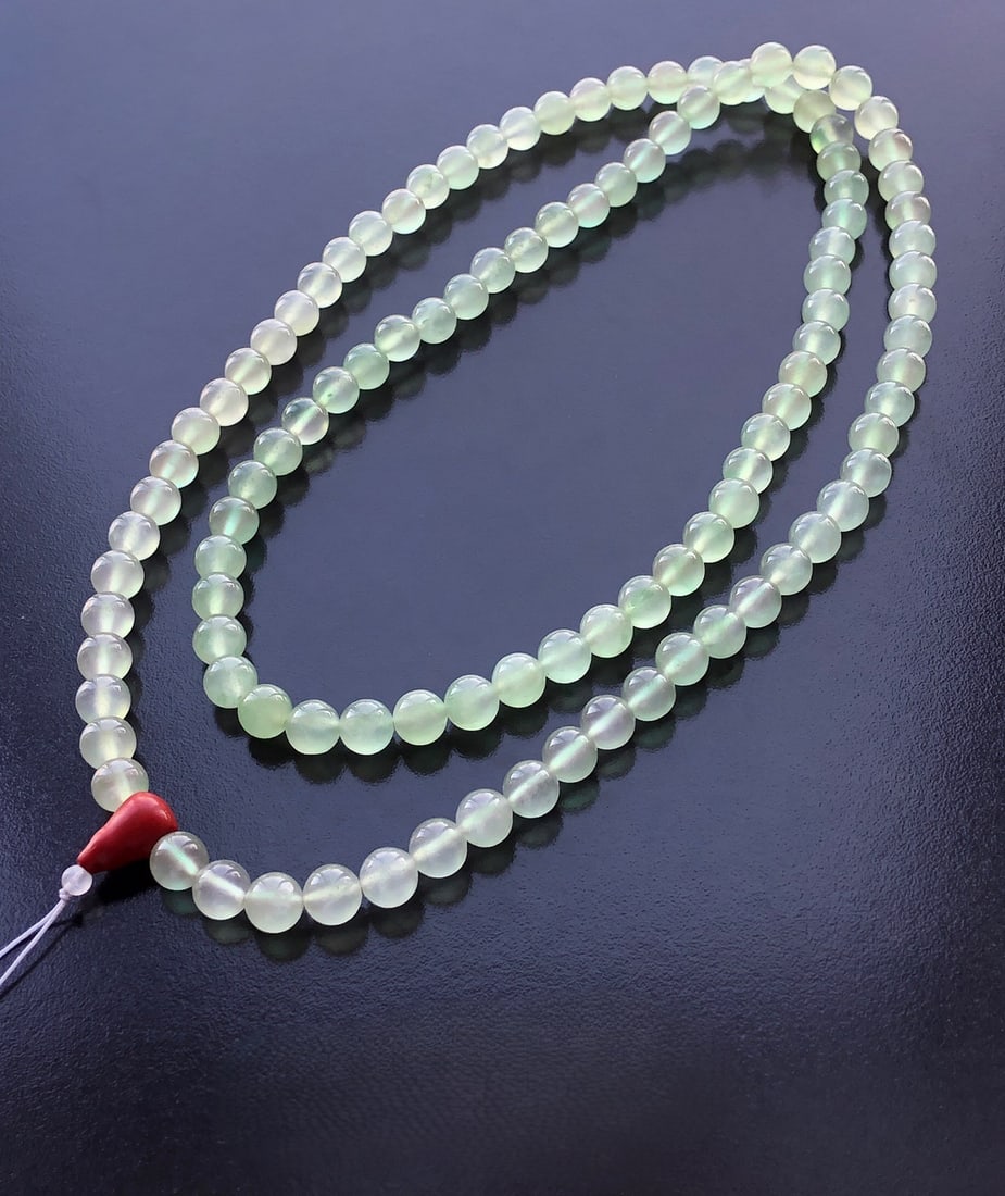 High-quality icy jadeite bead necklace with floating flowers (1 of 7)