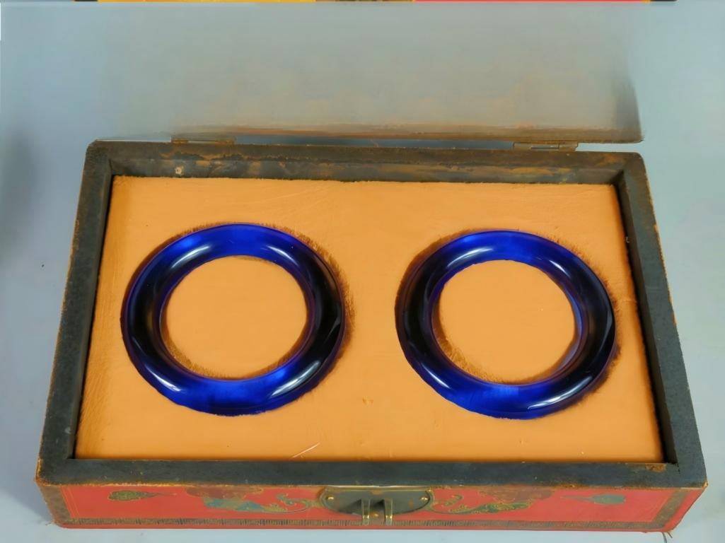 Nanmu wood gilded box with gemstone bracelet (1 of 7)