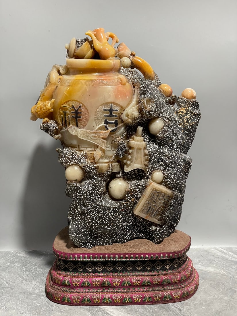 Shoushan stone Tianhuang stone carving treasure vase ornament (1 of 9)