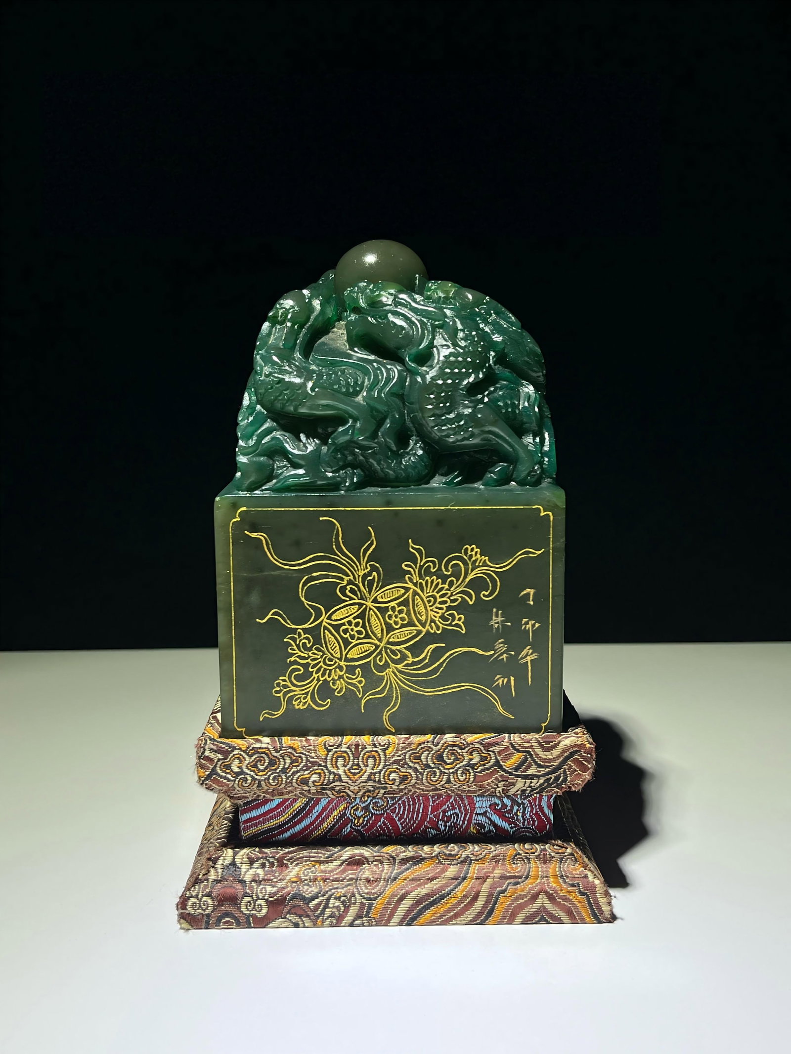 Green Field Yellow Stone Nine Dragons Absorbing Pearl Seal (1 of 8)