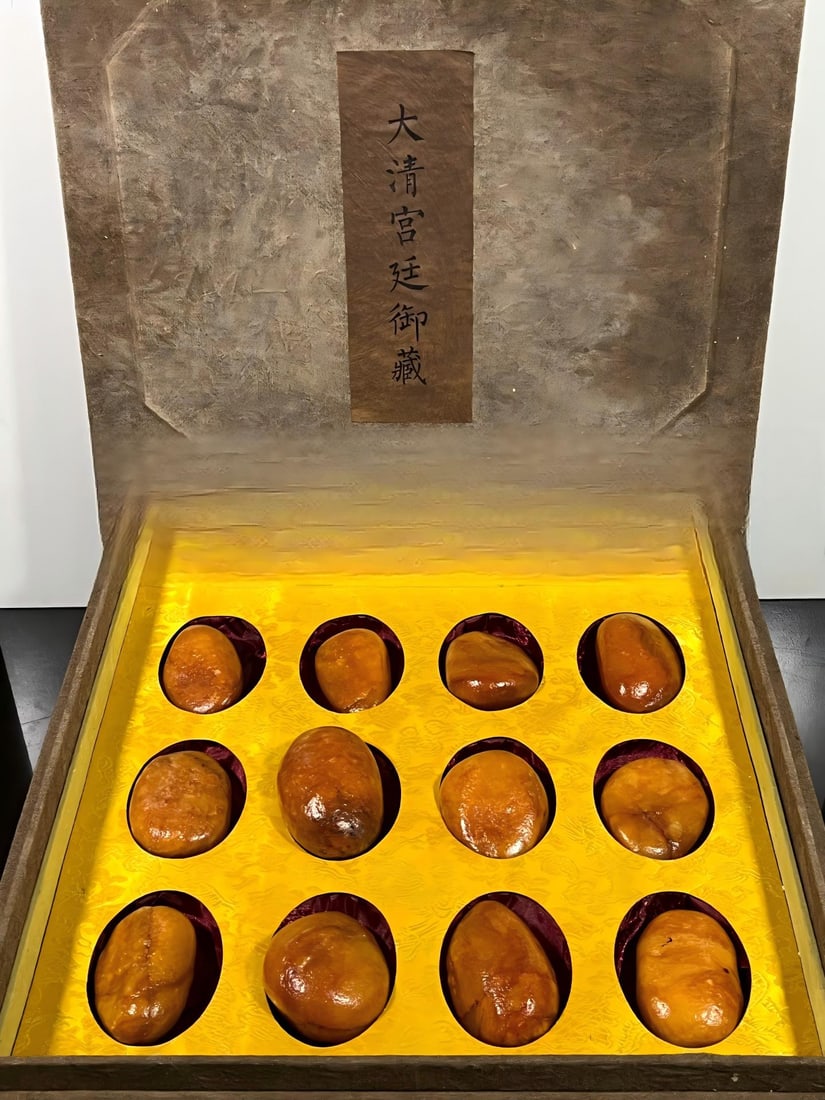 Tianhuang raw stone: A fine, old-collection Tianhuang stone, measuring 9 x 6 cm and weighing 11.80 g. Provenance:Private collection, Lisbon, Portugal. Our cooperative logistics services provider expertly handles both dome