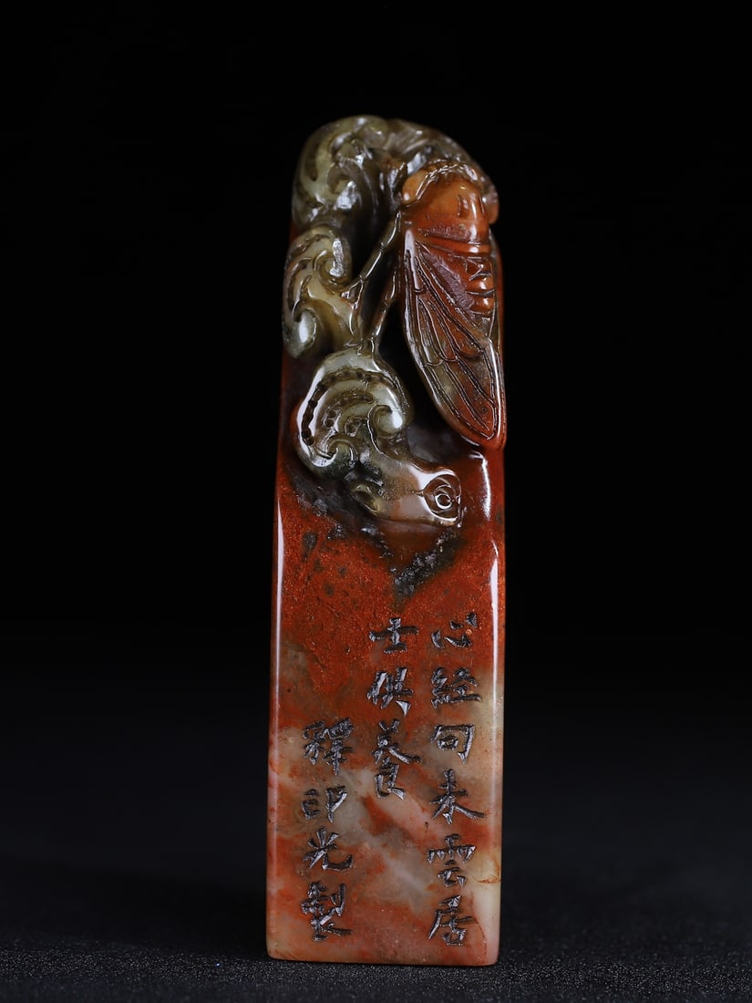 Hand-carved Shoushan stone bas-relief seal A meteoric rise to fame: rare, hand-carved Shoushan stone seal with a bas-relief design, formerly owned by a renowned artist. The carving is exquisite, featuring deep high relief, a unique appearance, and lifelike detail. The