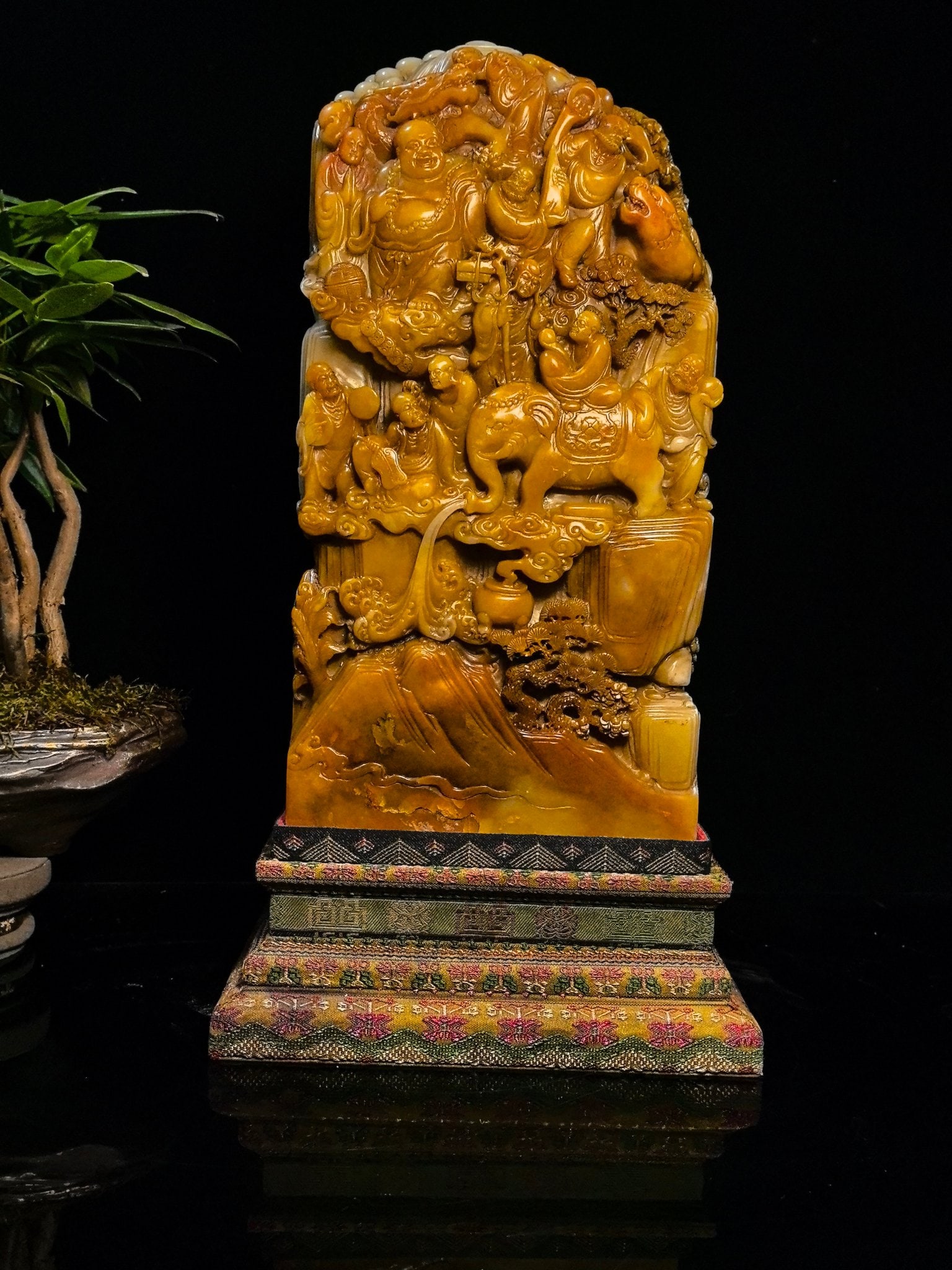 Eighteen Arhat Seal Ornaments, made under the supervision of the Imperial Household Department of (1 of 9)