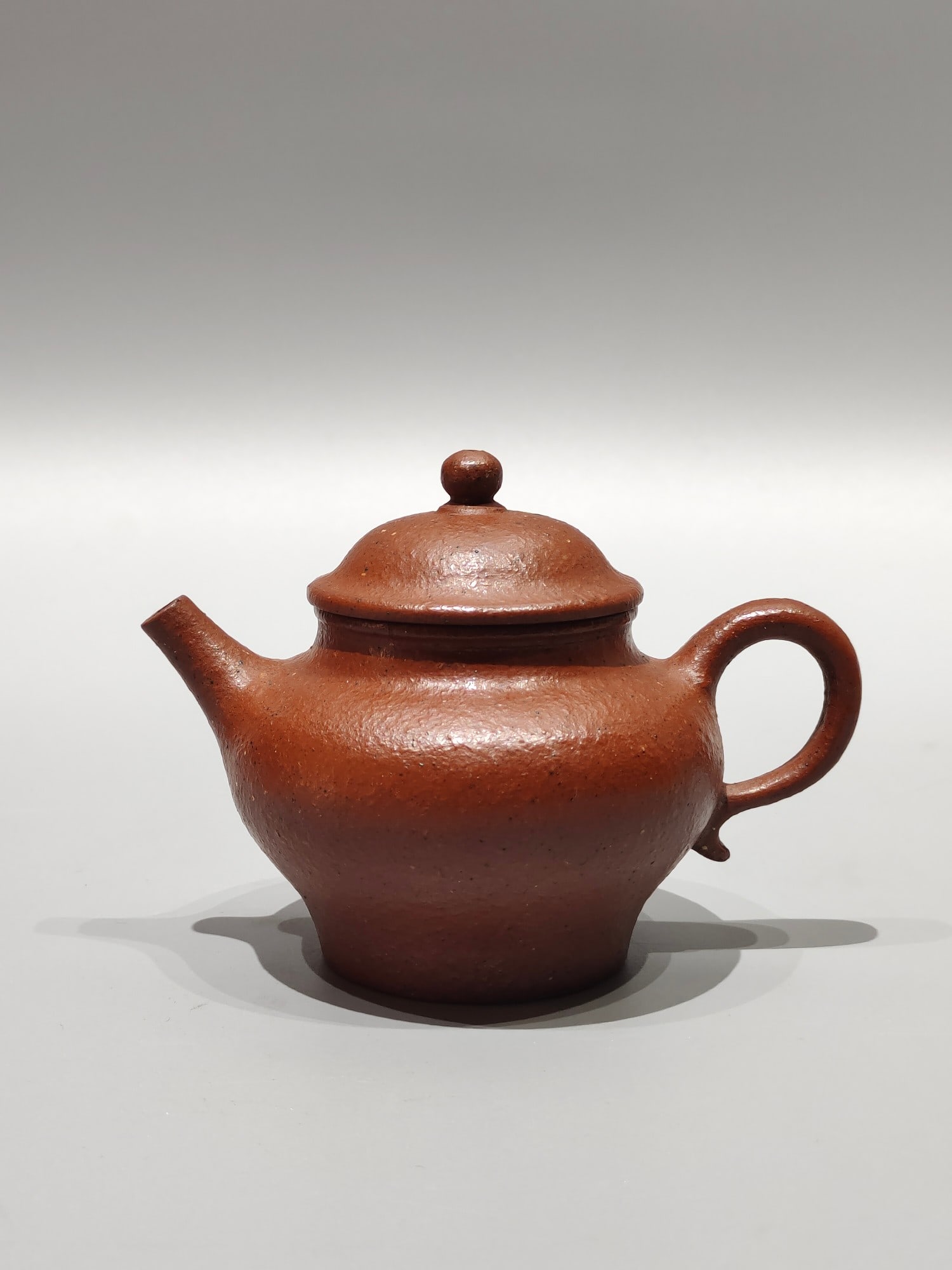 A treasured antique teapot, featuring the inscription "Precious Playthings" on the bottom, made from: A rare and precious piece, a small teapot with the inscription "Treasured Playthings" on the bottom, made of original old Zhu clay, in excellent condition, a fine collector's item. Dimensions: 11 x 9