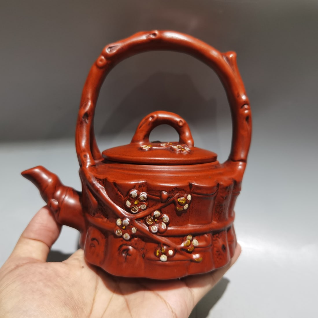 Name: Plum Blossom Handle: Name: Plum Blossom Handle Low Style: Dragon Size: 15X14cm Capacity: 300cc Clay: Original Red Clay Provenance:From an old private collection in Budapest, Hungary. Our cooperative logistics services pro