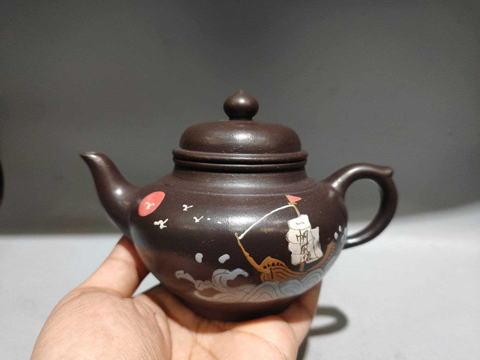 Name: Clay-Painted Cherry Blossom Teapot: Name: Clay-Painted Smiling Cherry Blossom Teapot (Lower Style) Brand: Gu Jingzhou Size: 16 x 10 cm Capacity: 320cc Clay: Original Black Diamond Clay Provenance:Private collection from a professor in P