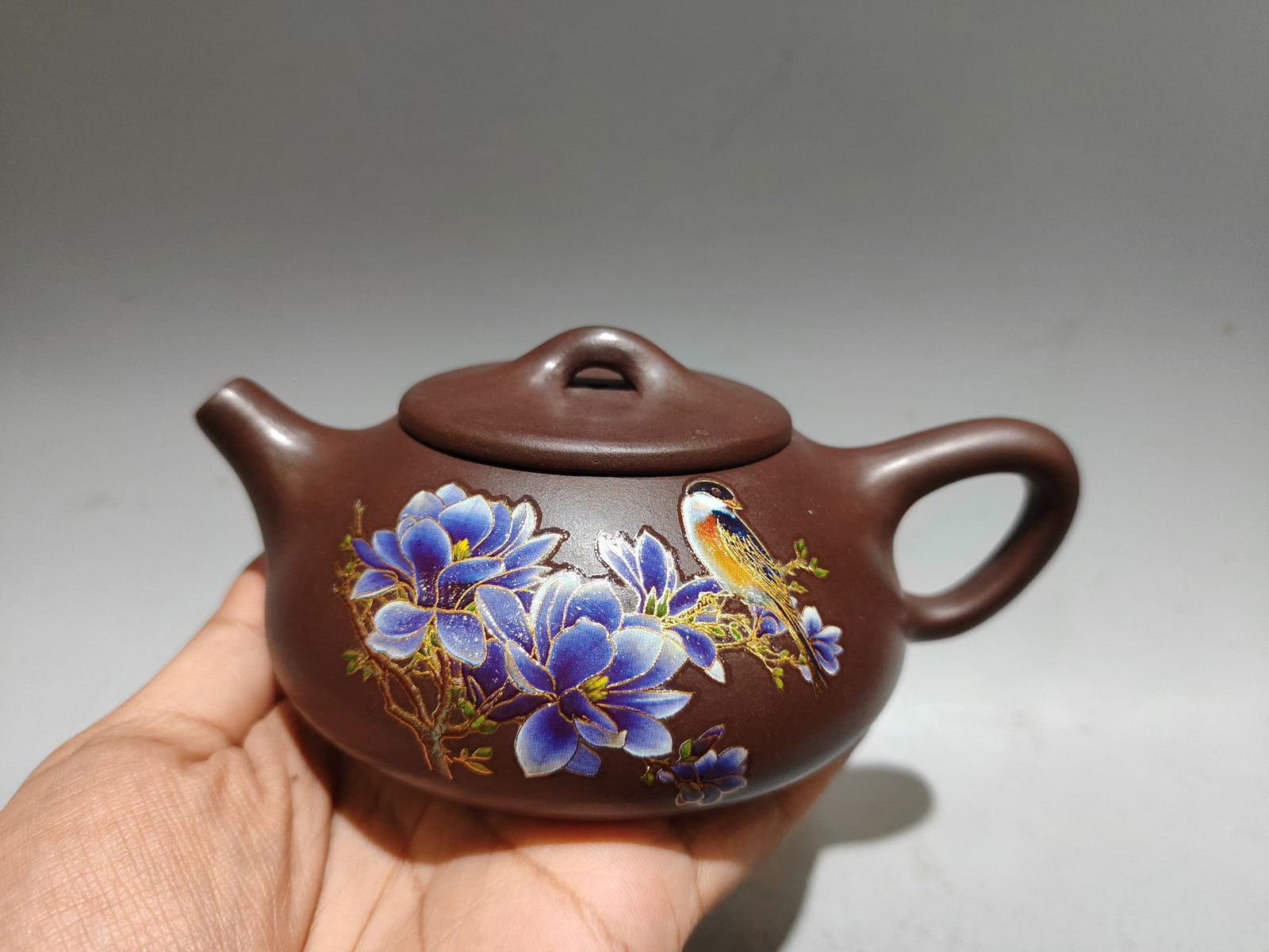 Name: Color-Changing Stone Ladle Teapot: Name: Color-Changing Stone Ladle Teapot; Bottom Mark: Gu Jingzhou; Size: 15 x 8 cm; Capacity: 300cc; Clay: Original Old Purple Clay Provenance:Private collection from a professor in Paris-Saclay Unive
