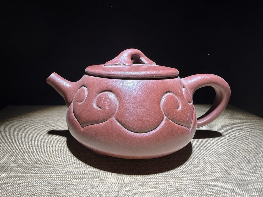 Zisha teapots made by the famous artist Gu Jingzhou (1 of 8)