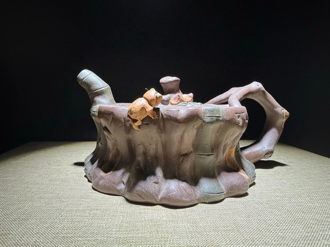Zisha teapot made by celebrity Jiang Rong (1 of 8)