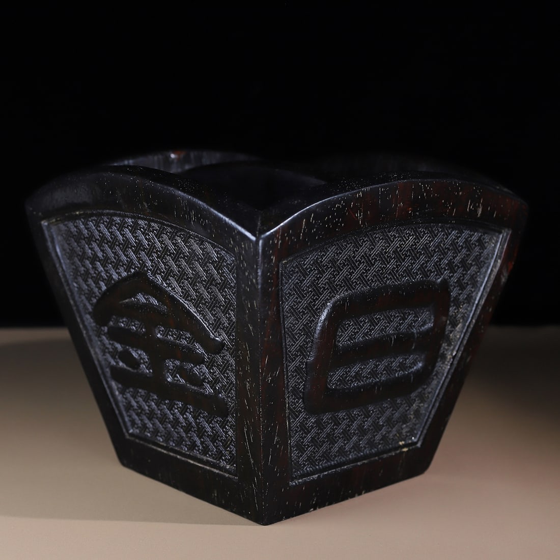 Collector's item: a sandalwood "Daily Income Rice Container" for shops and homes, symbolizing wealth: A rare sandalwood "Daily Income Rice Container" ornament for shops and homes, measuring 20 cm long, 20 cm wide, and 17.5 cm high, weighing approximately 1100 grams. Provenance:From a noted private col