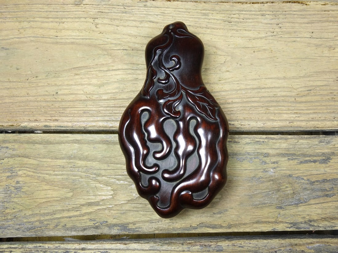 Old Collection Sandalwood Exquisitely Crafted Auspicious and Longevity Inkstone Box: An old, finely crafted sandalwood inkstone box with auspicious and longevity symbols. Dimensions: Length 17cm, Width 9cm, Height 4cm. Weight: 310g. Provenance:From a noted private collection in Bavari