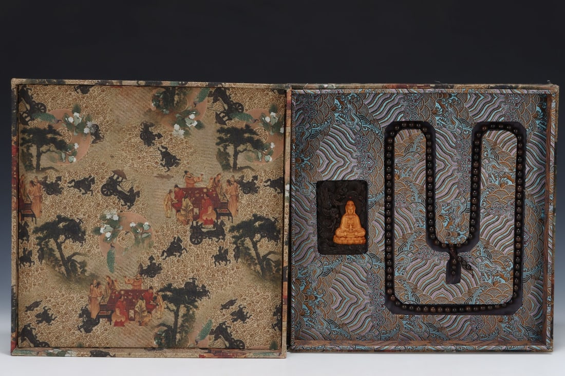 Old Collection of Agarwood Court Beads and Guanyin Pendant (1 of 9)