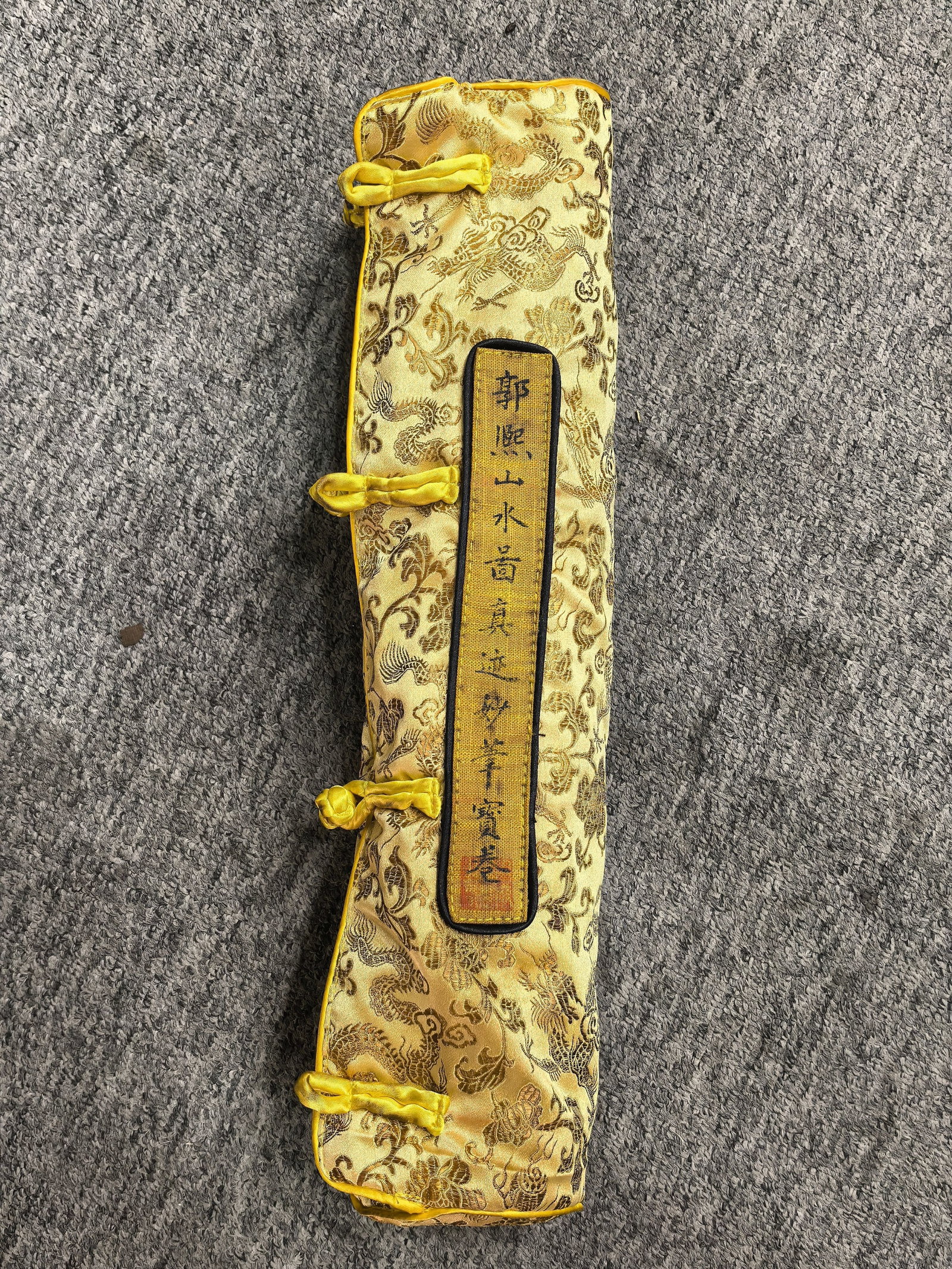 Guo Xi's exquisite silk landscape painting is a masterpiece.: A masterpiece of landscape painting on silk by Guo Xi of the Song Dynasty, measuring 29 x 161.5 cm. Provenance:Private collection of a retired doctor, Sydney, Australia. Our cooperative logistics serv