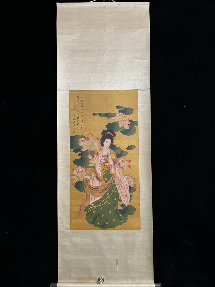 (Qiu Ying's Ladies) Three-foot silk hand-painted scroll (1 of 9)