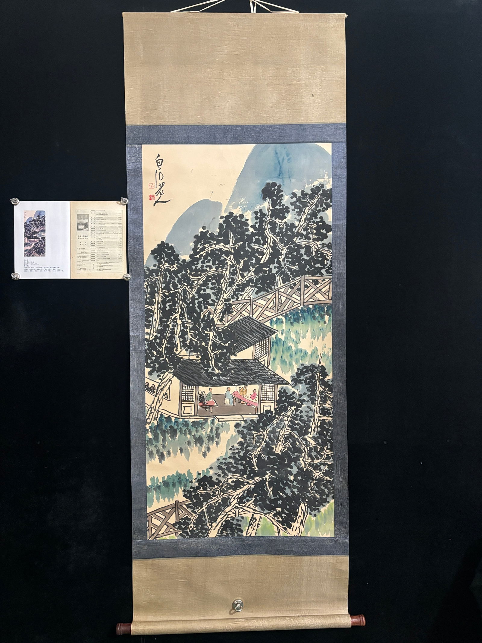 (Qi Baishi's landscape painting): (Qi Baishi Landscape) Fine painting, with magazine included, four-foot hand-painted canvas. Material: Xuan paper, mounted. Size: approximately 205cm x 80cm. Painting size: approximately 137cm x 69cm.