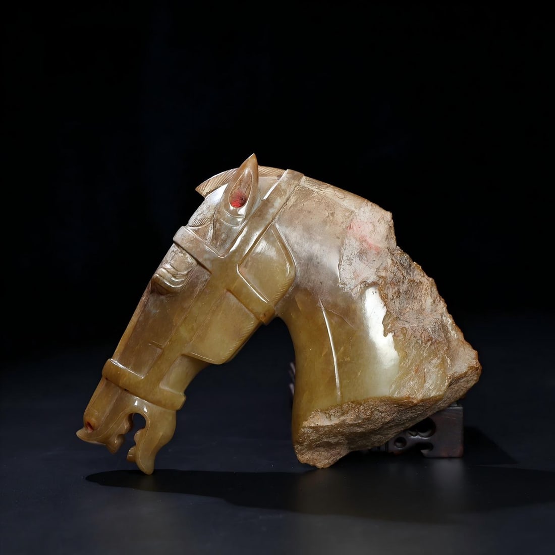 Exquisite antique collection, Hetian jade horse head with full patina from burial site.: Exquisitely crafted, from a private collection, this Hetian jade horse head, unearthed and fully patinated, boasts a thick, deep patina and exquisite craftsmanship with sharp carving. A rare and